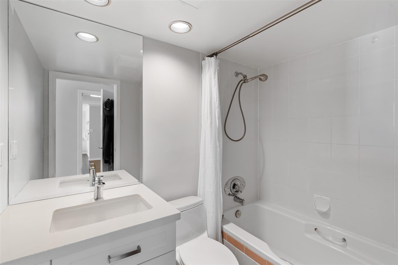 1202 1250 QUAYSIDE DRIVE 18