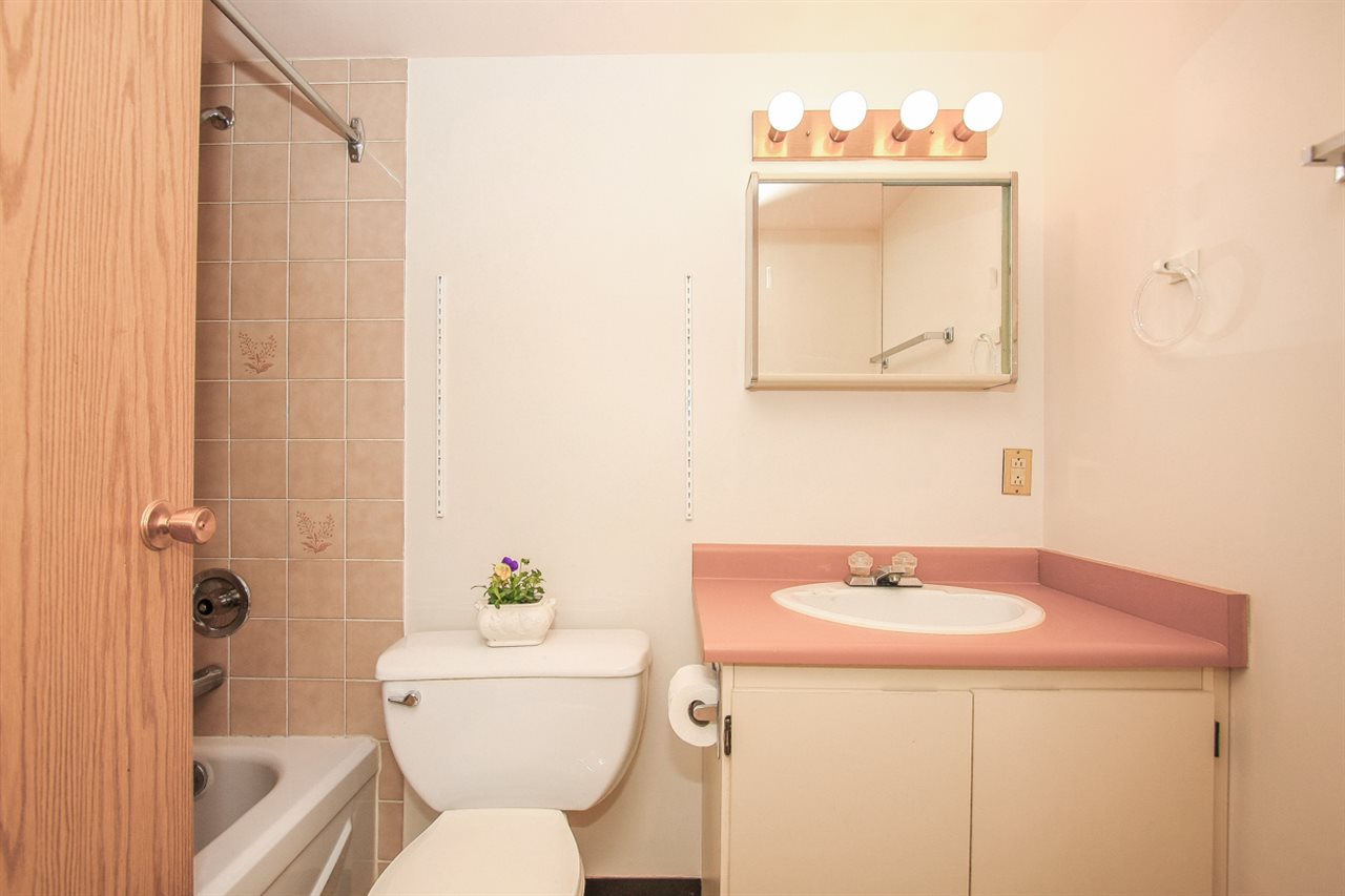 905 9521 CARDSTON COURT Burnaby 13