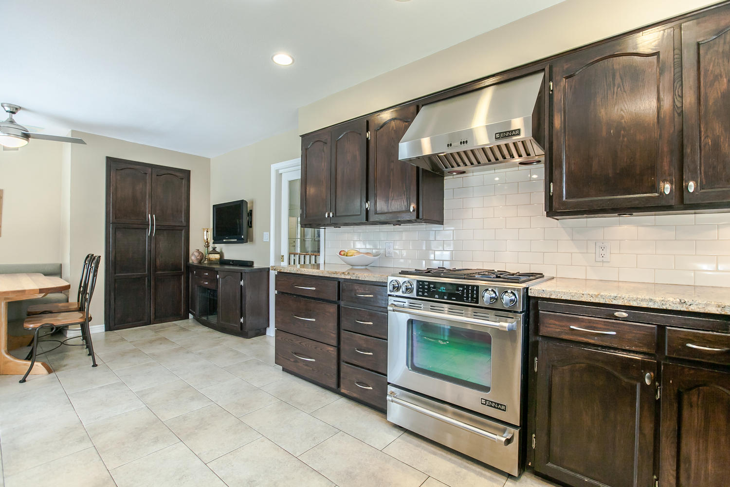 7909 117 St, North Delta 8