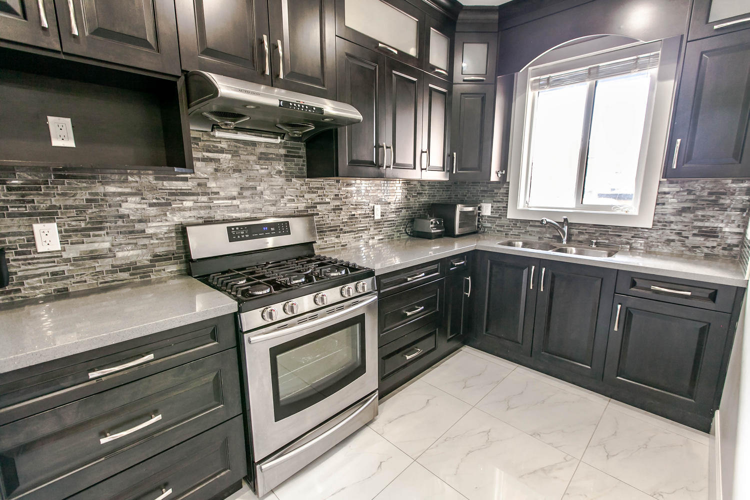8462 12th Avenue, Burnaby, BC 6