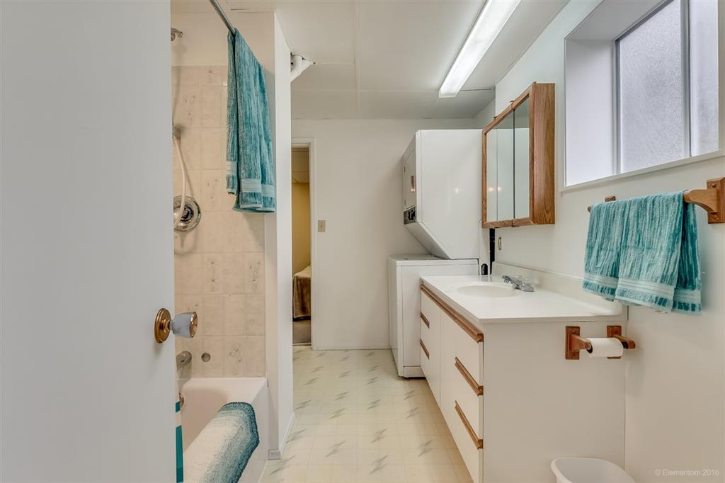 1406 Como Lake Avenue, Coquitlam BC 17