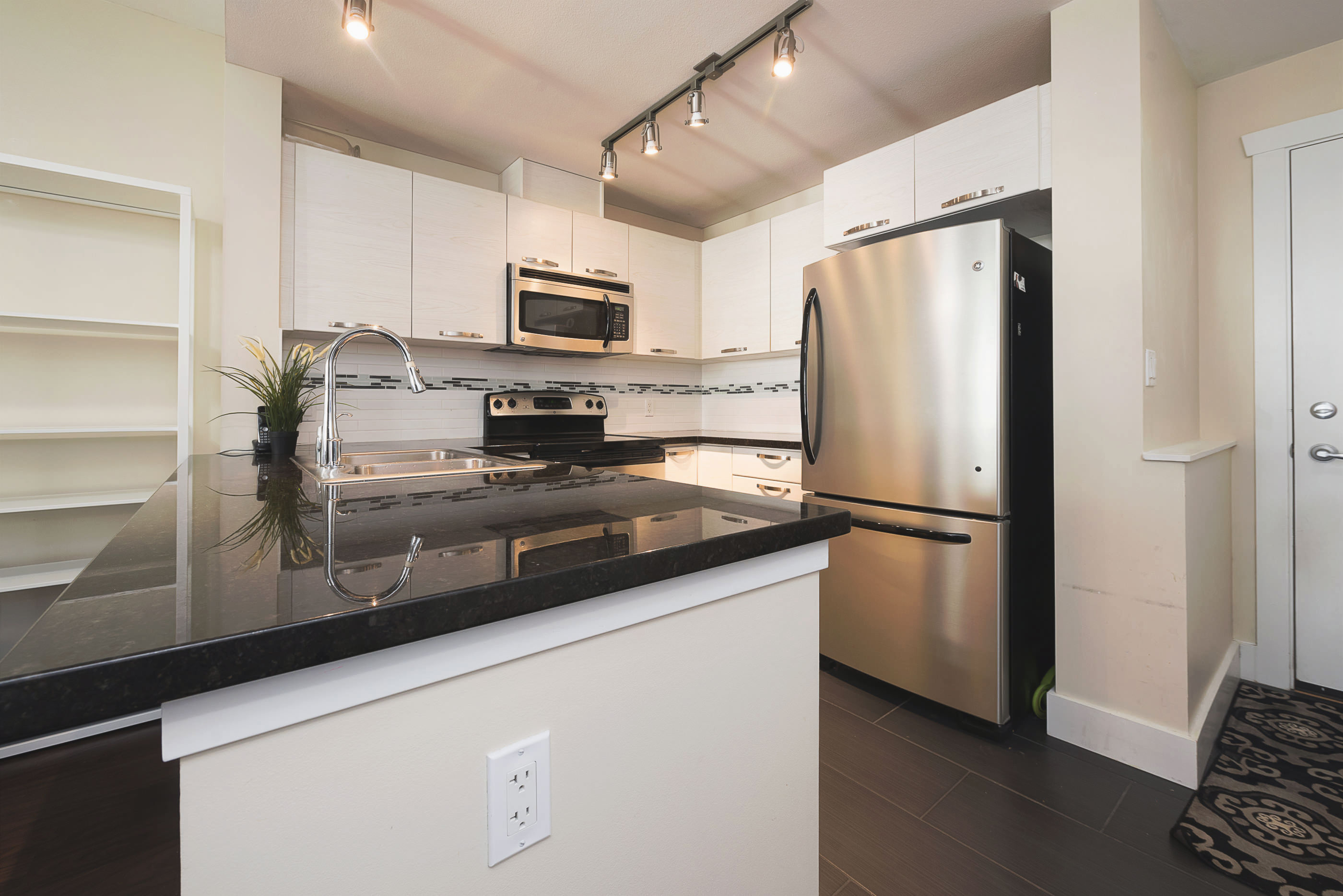 305-7428 Byrnepark Walk, Burnaby BC 6