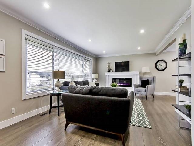 661 Edgar Ave, Coquitlam, BC 2