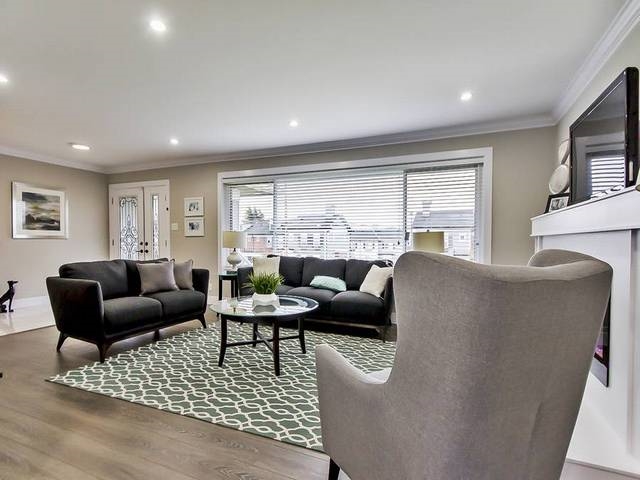 661 Edgar Ave, Coquitlam, BC 3