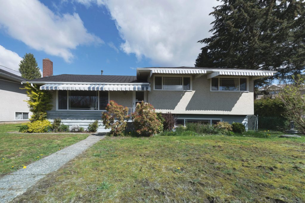 7037 Broadway, Burnaby, BC