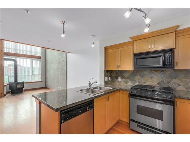 213 7 Rialto Court, New Westminster, BC 3
