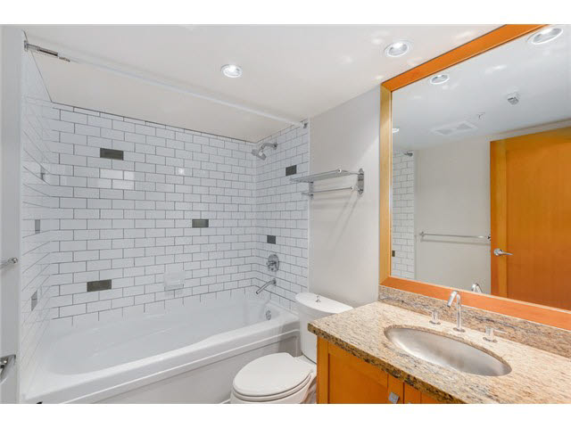 213 7 Rialto Court, New Westminster, BC 16