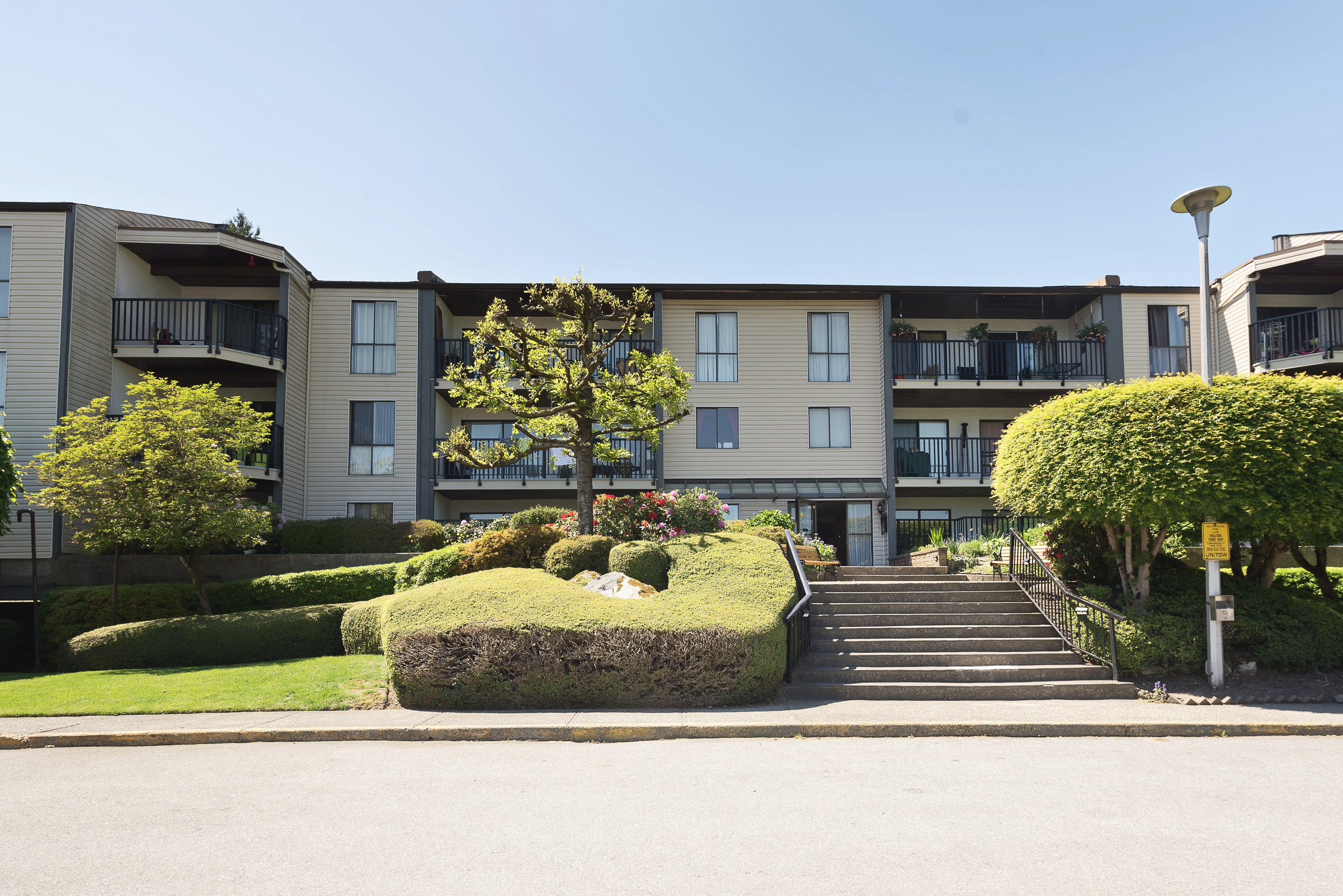 112-9952 149 Street, Surrey BC
