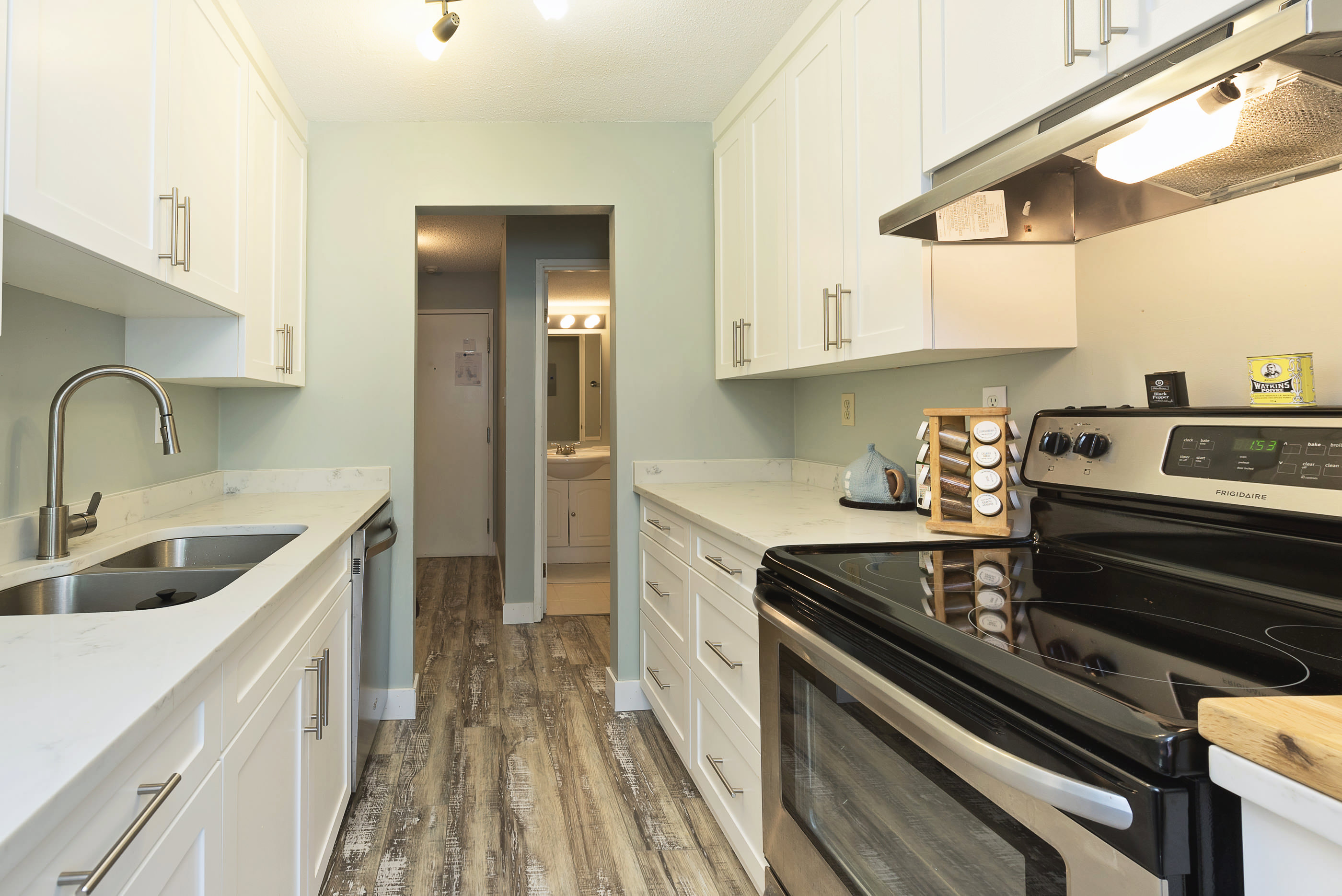 112-9952 149 Street, Surrey BC 2