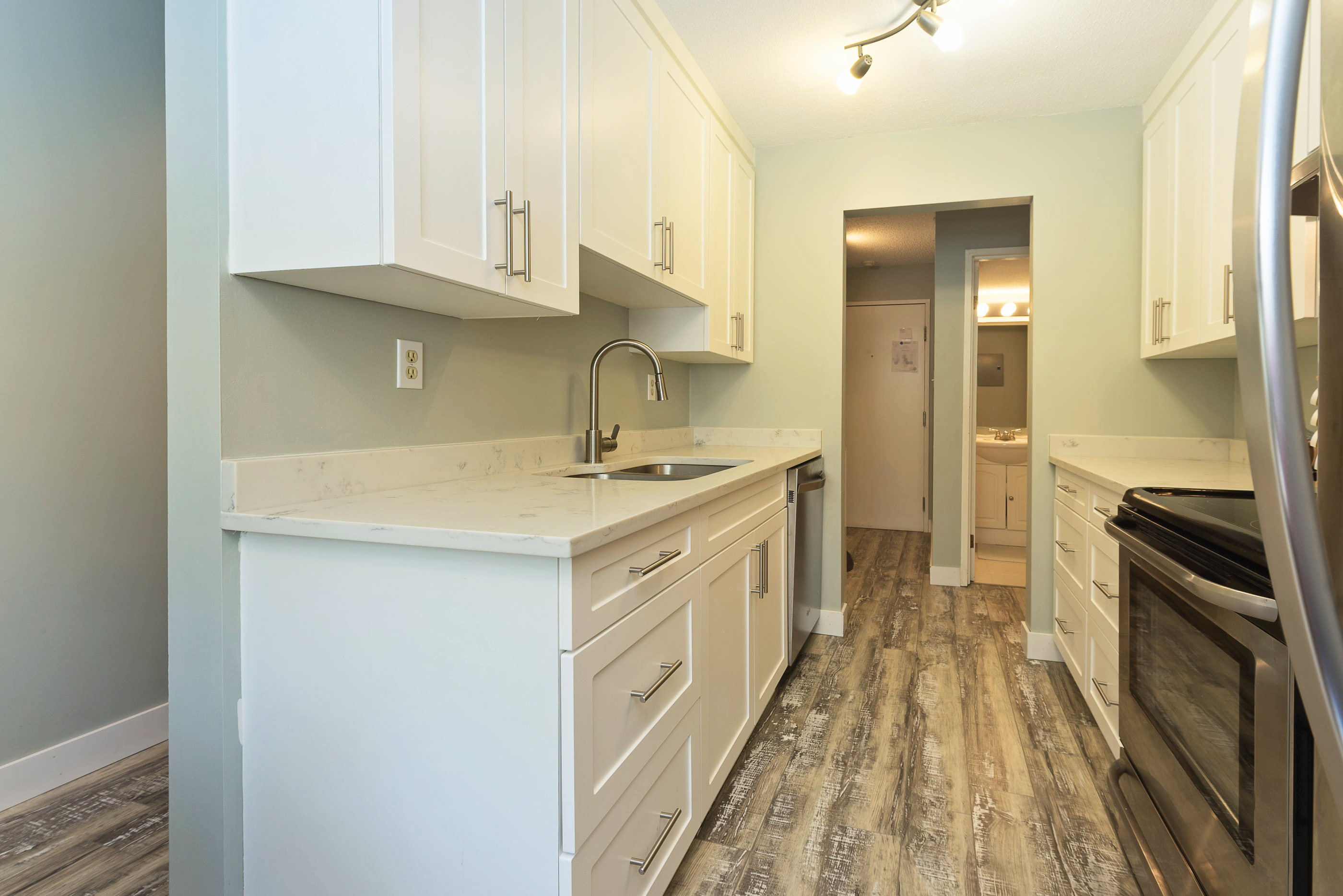 112-9952 149 Street, Surrey BC 4