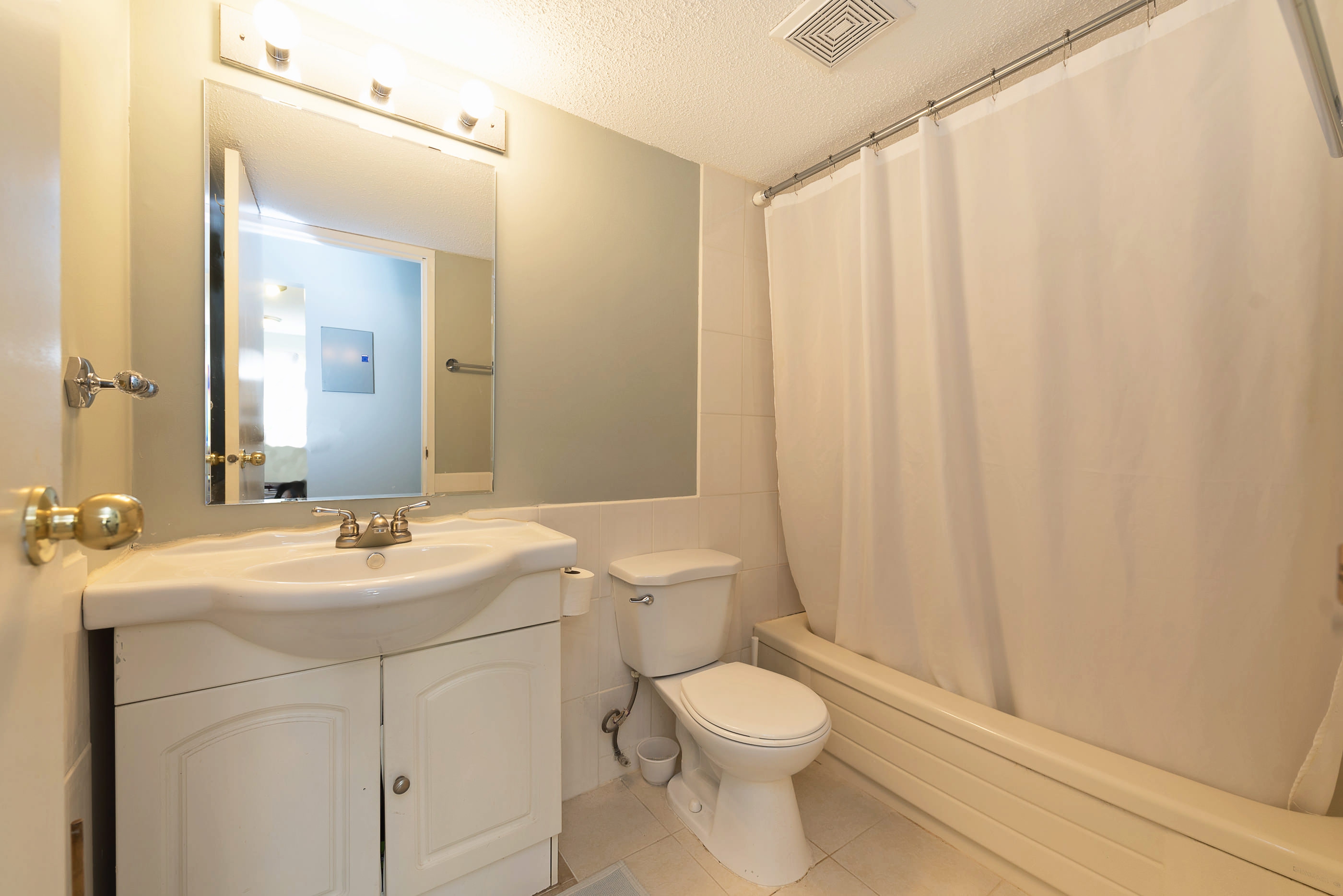 112-9952 149 Street, Surrey BC 13