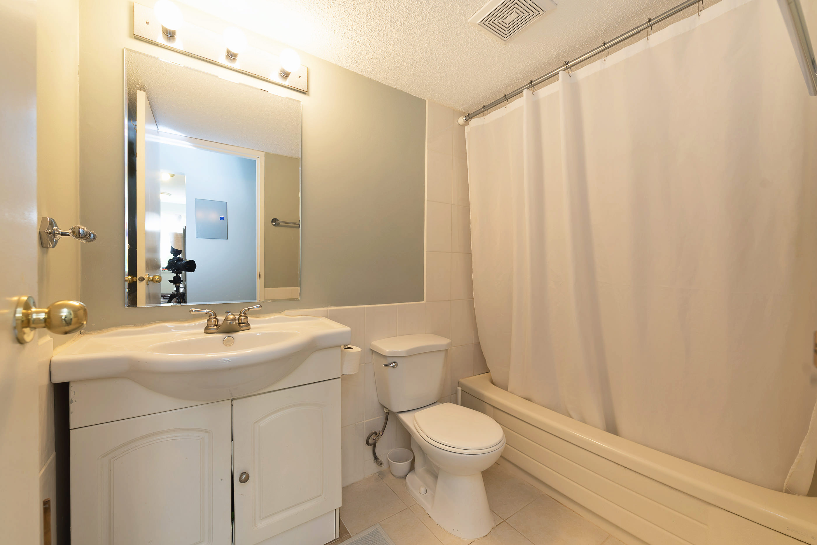 112-9952 149 Street, Surrey BC 14