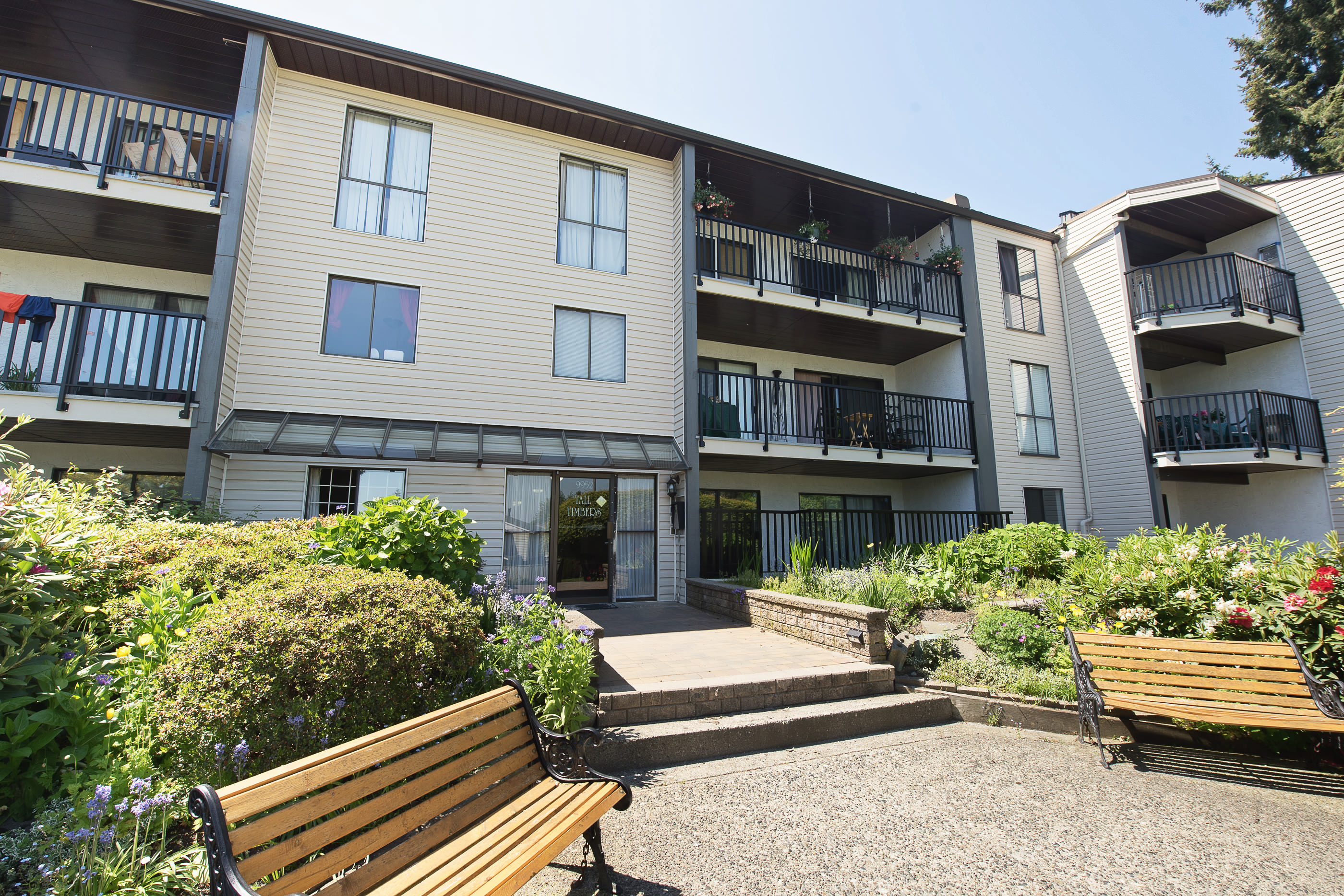 112-9952 149 Street, Surrey BC 18