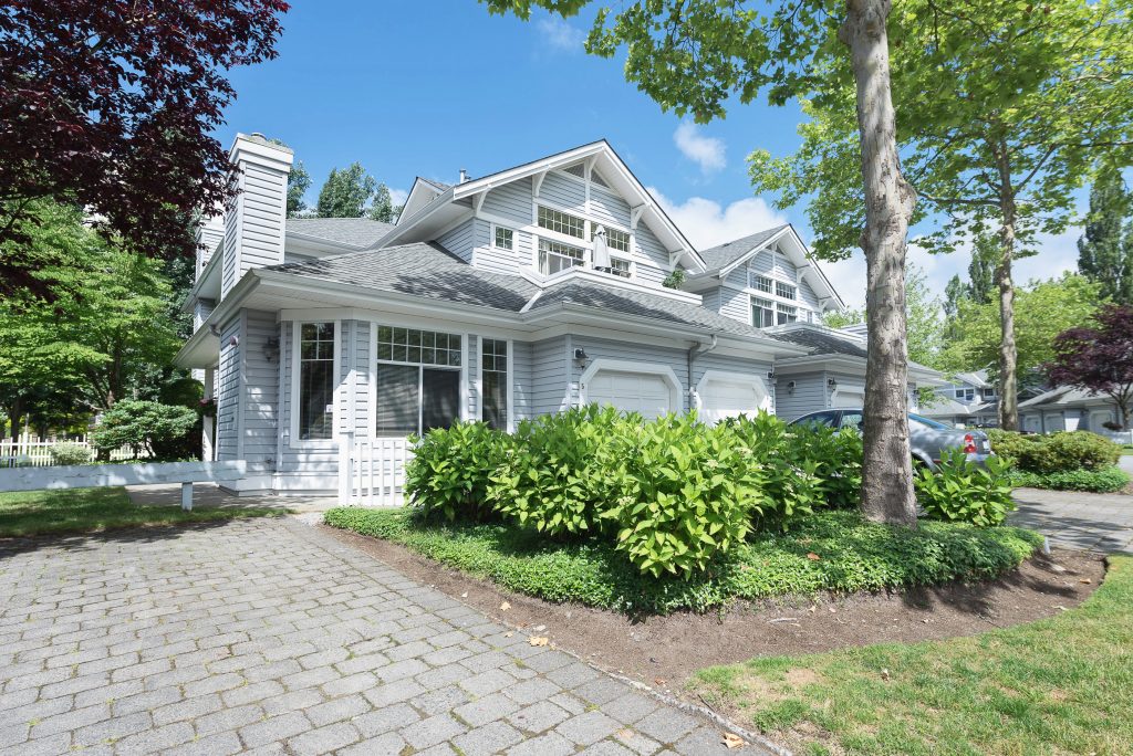 5-5708 208th St Langley BC  V3A 8L4