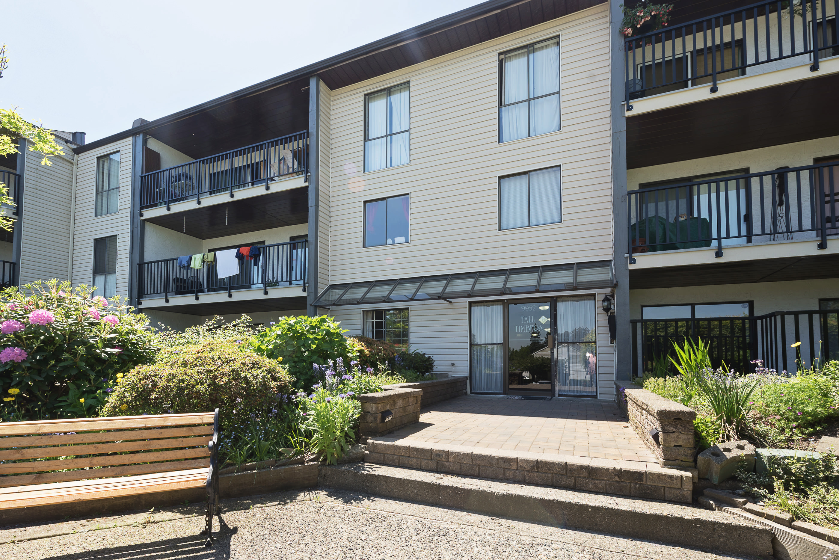 102-9952 149th St Surrey BC  V3R 7W7 2