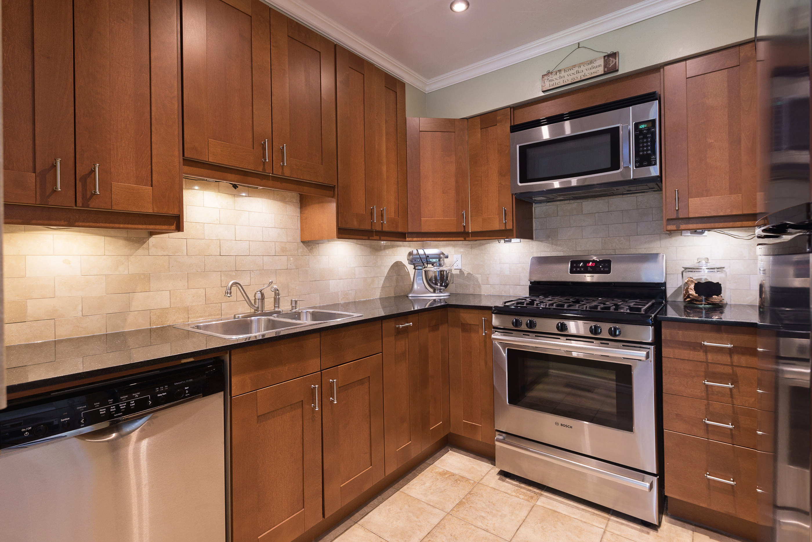 7431 13th Ave Burnaby BC  V3N 2E2 12