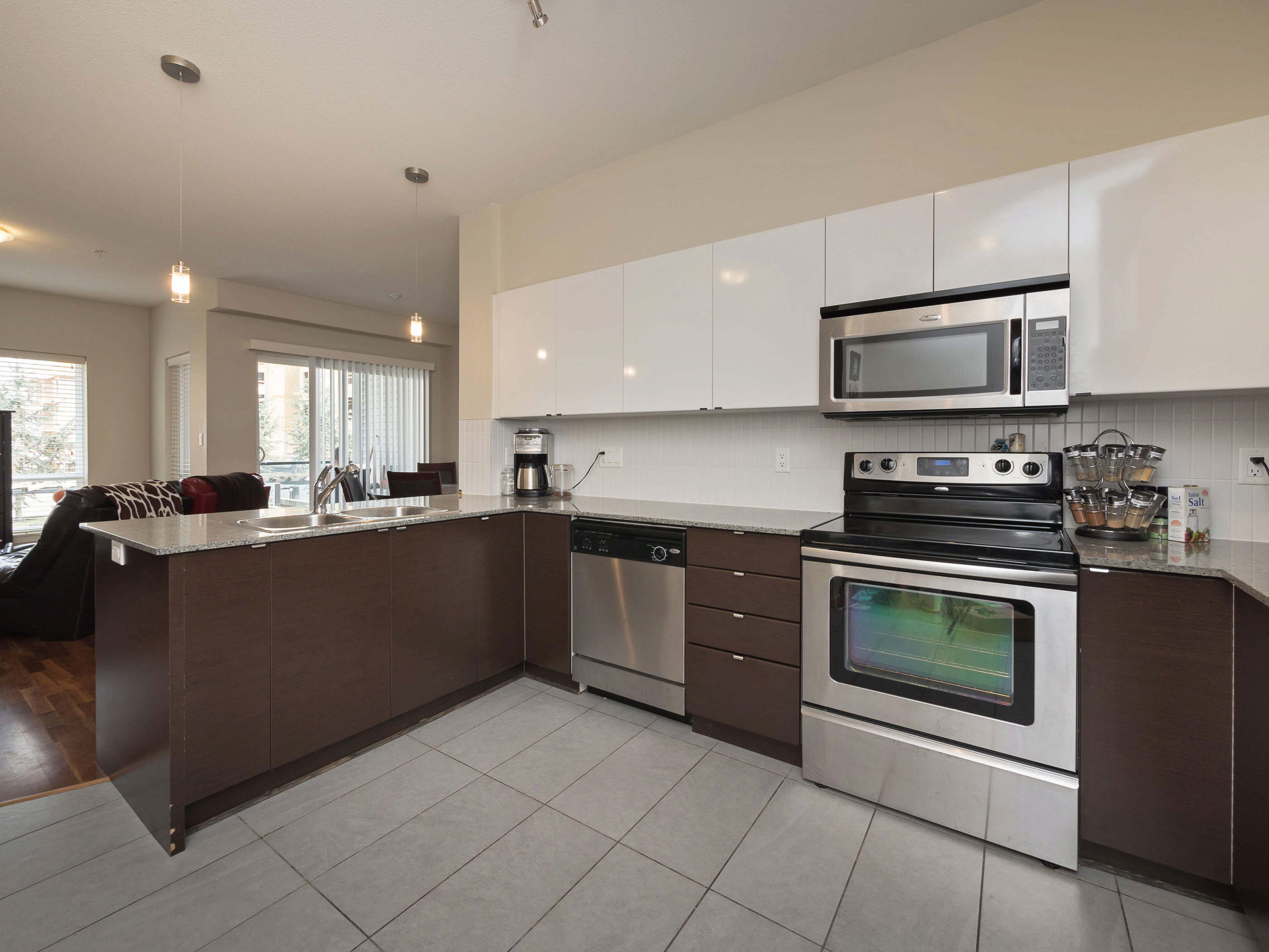332-13733 107A Ave Surrey 3