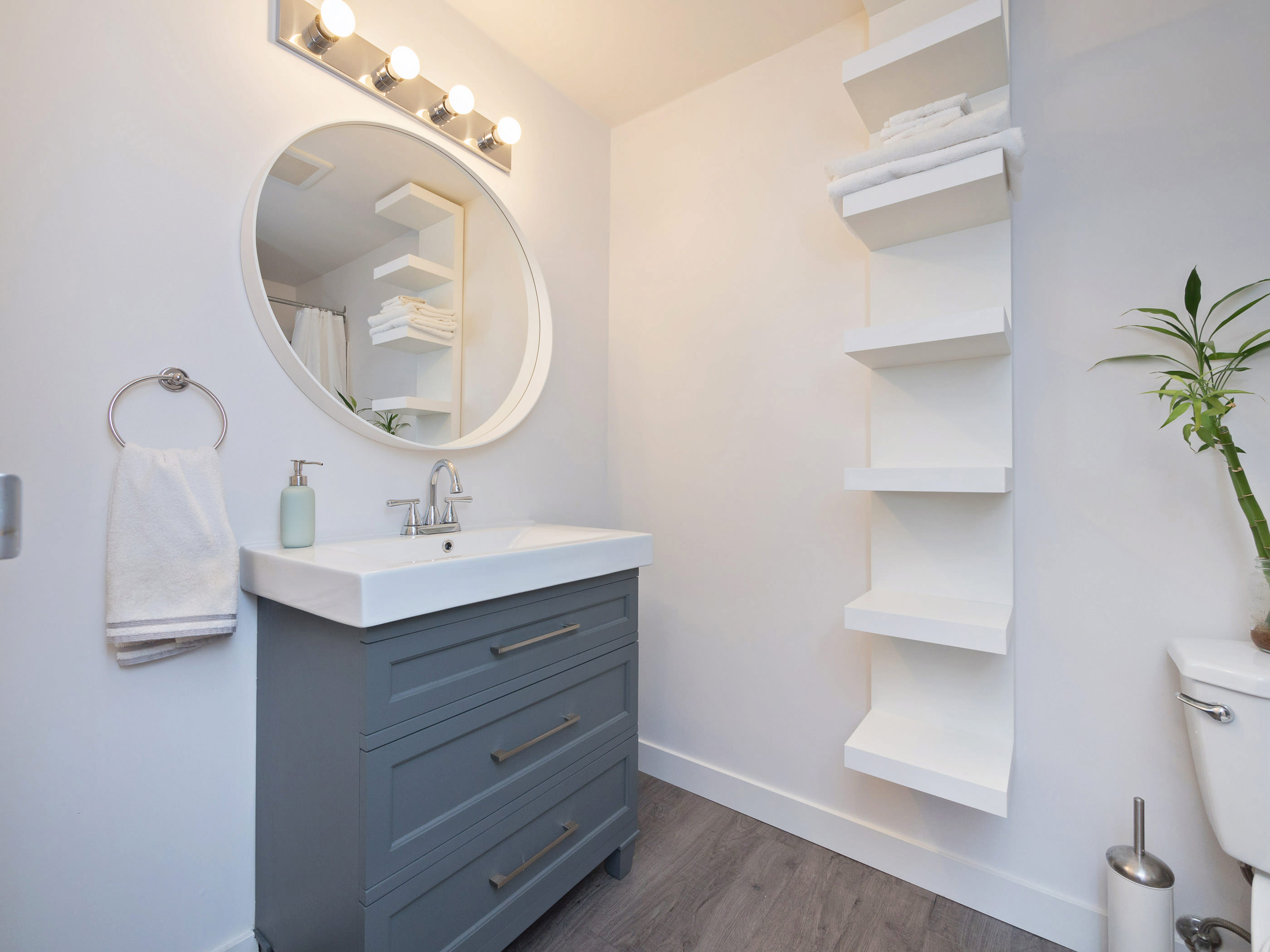 209-410 Agnes St New Westminster 16