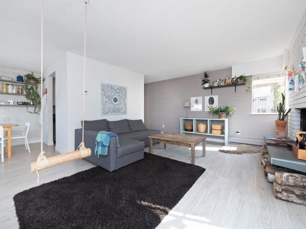 209-410 Agnes St New Westminster  V3L 1G1