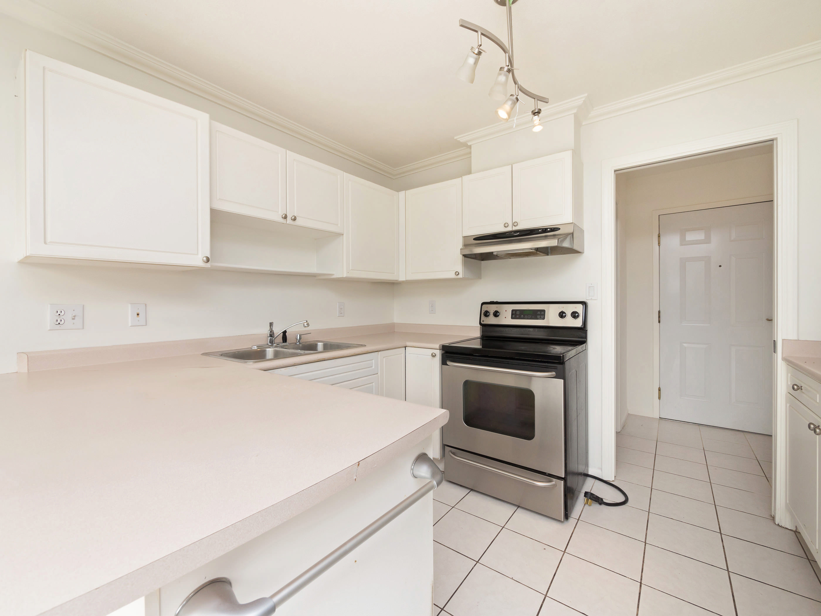 503-38 Leopold Place New Westminster 13