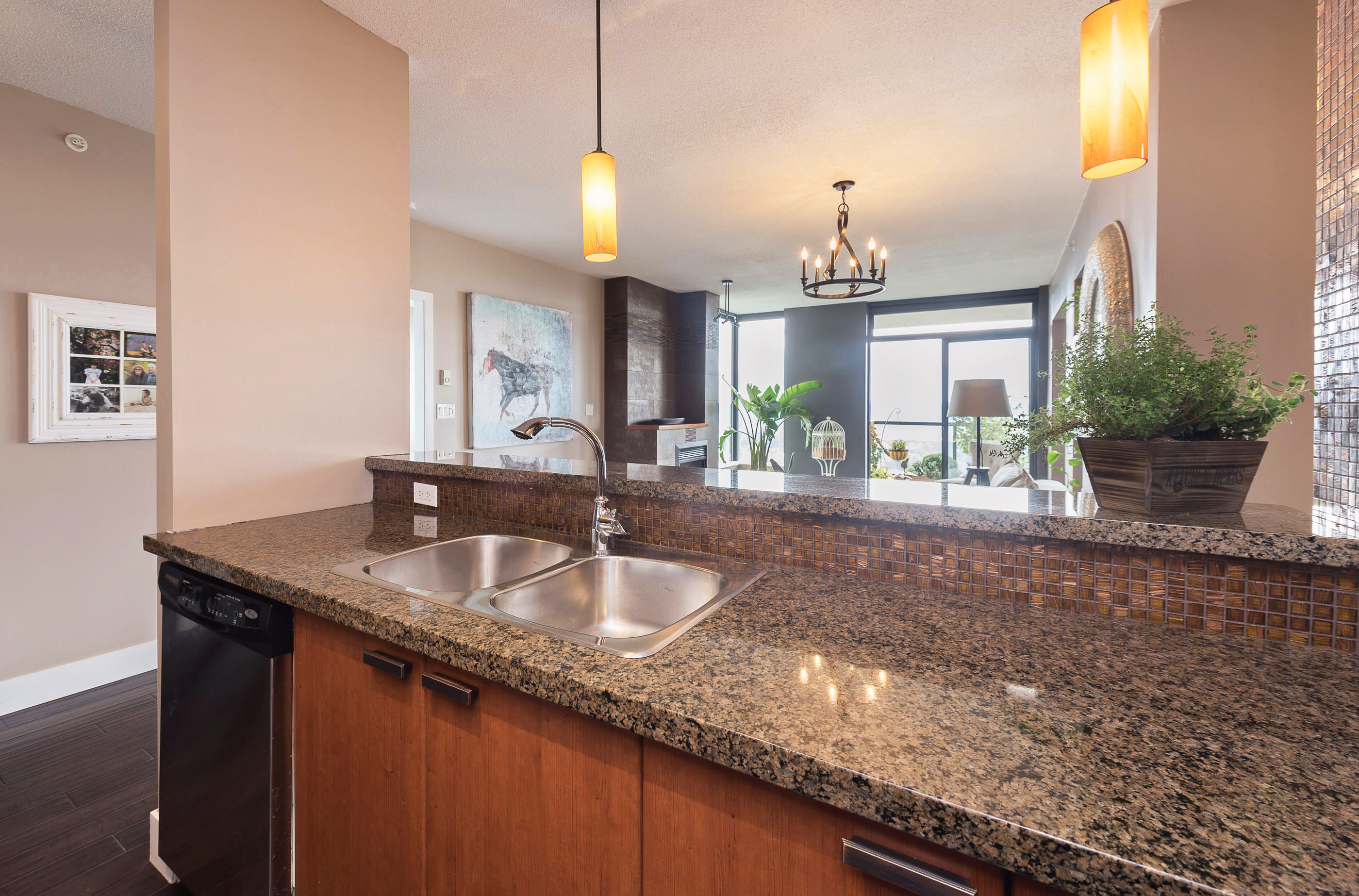 1603-11 E Royal Ave New Westminster  V3L 0A8 12