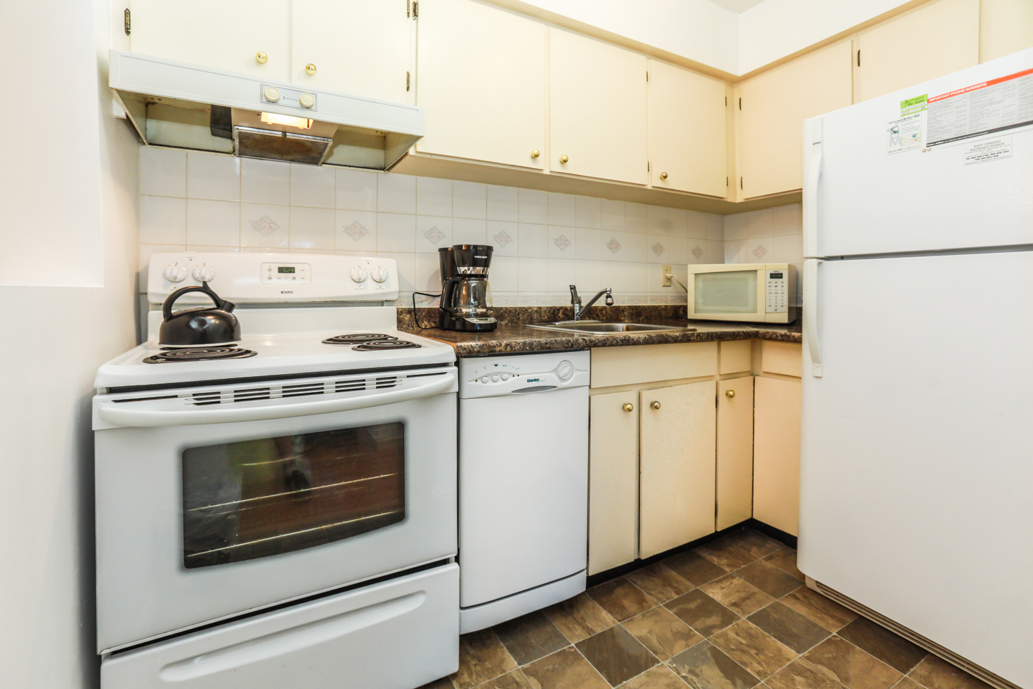 2-7569 Humphries Crt 10