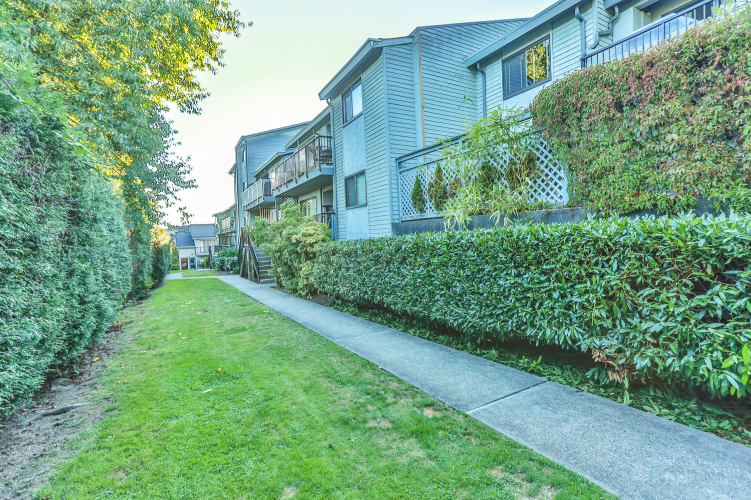 2-7569 Humphries Crt 24