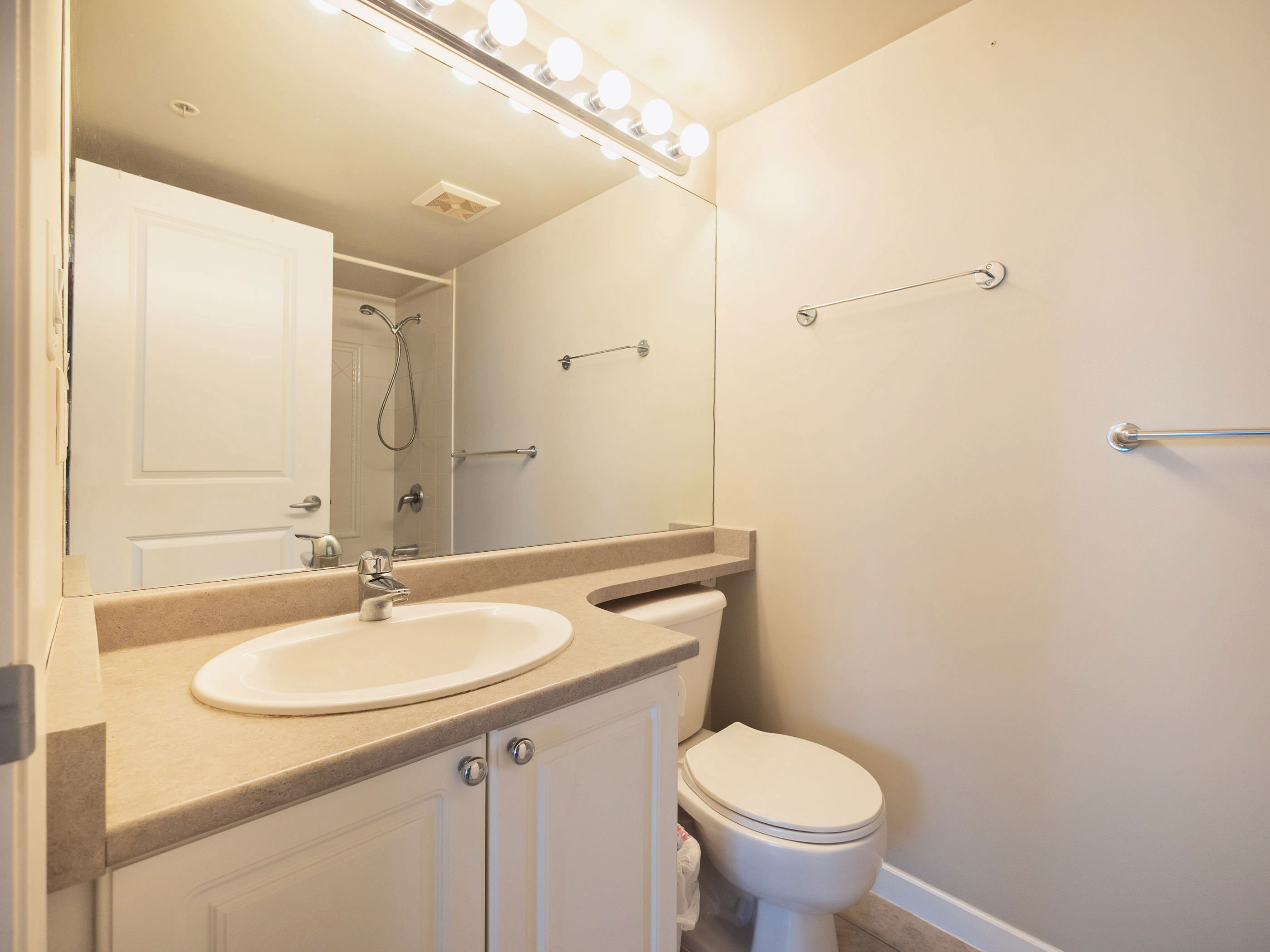 1503-850 Royal Ave 11