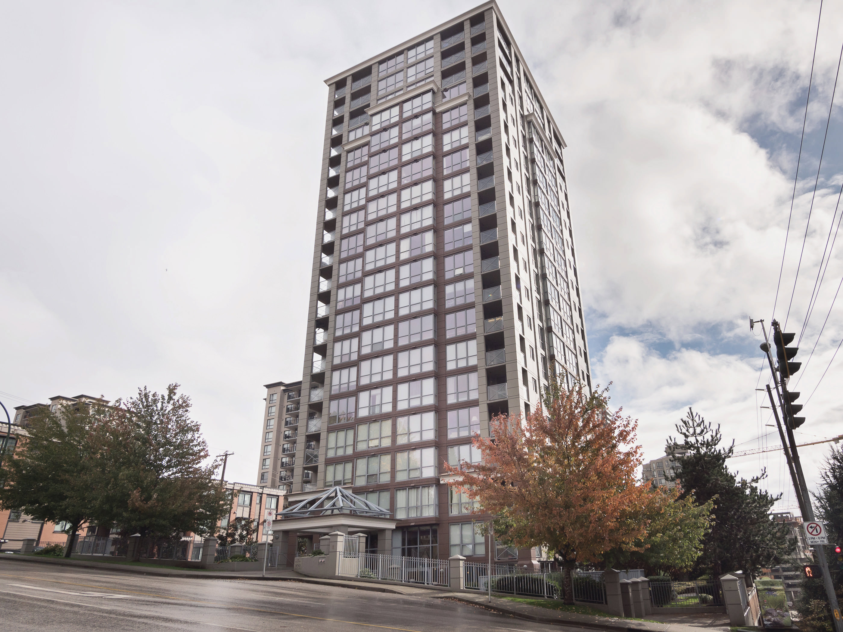 1503-850 Royal Ave