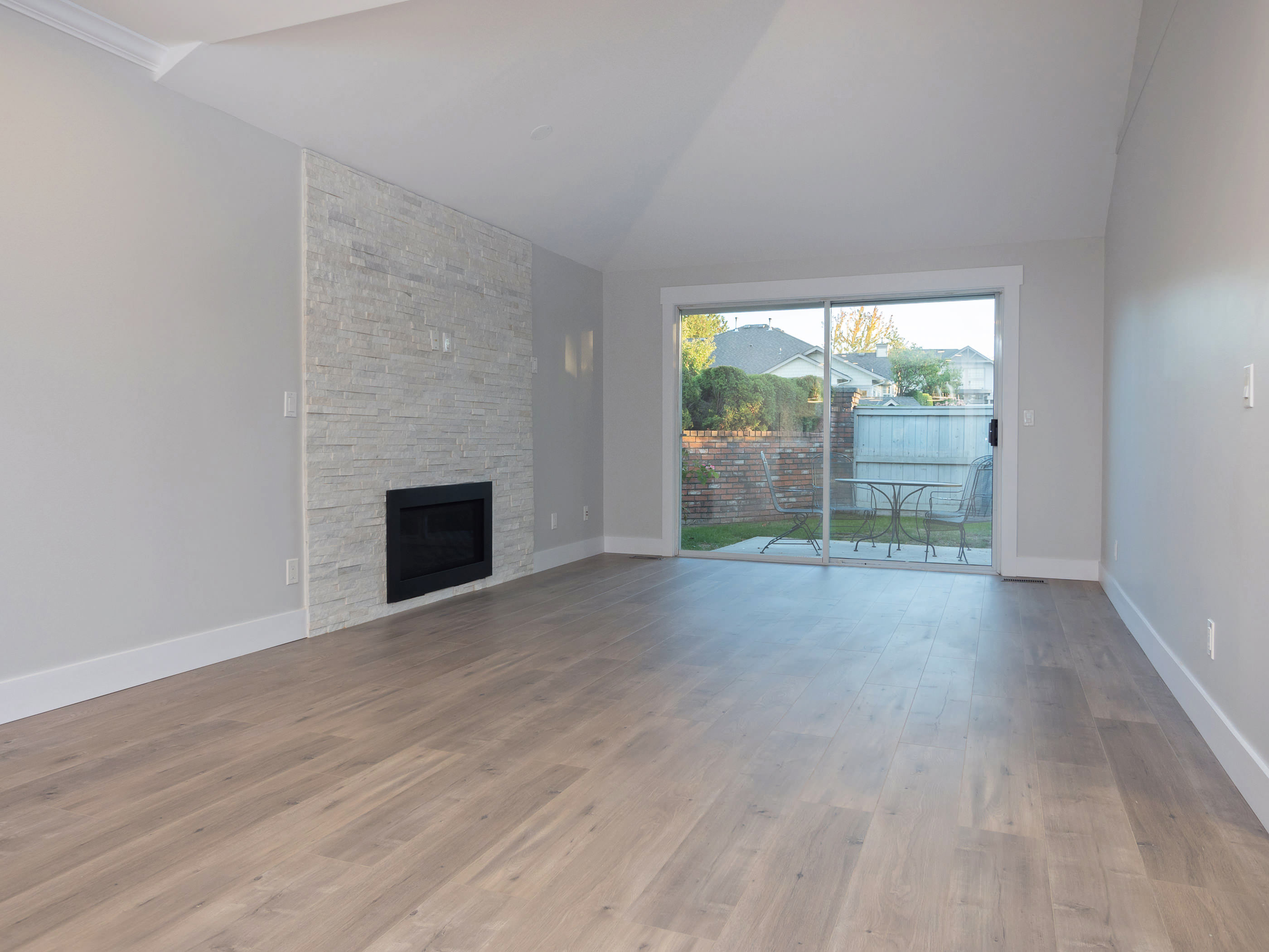 4-9045 Walnut Grove Drive V1M 2E1 3