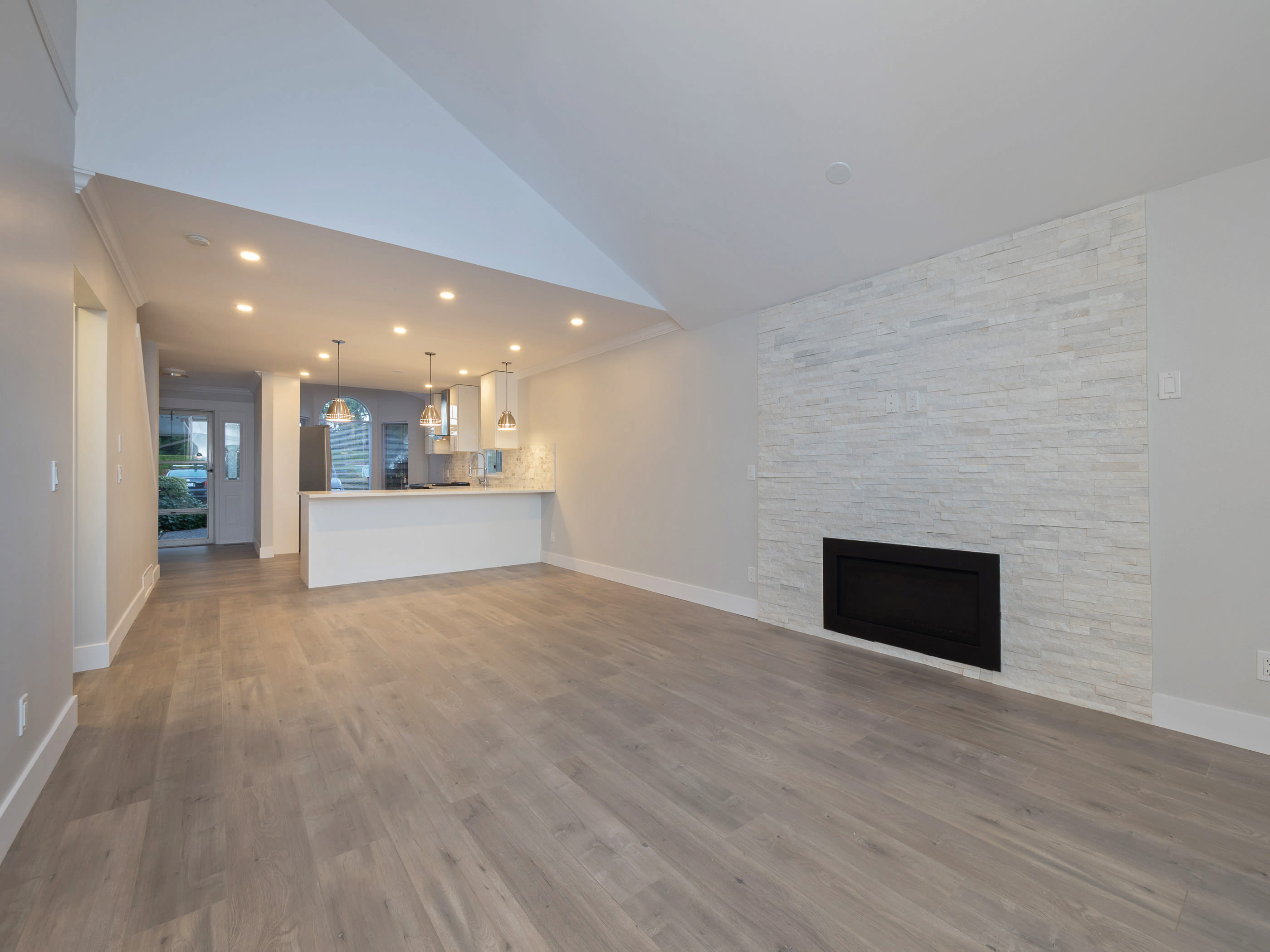 4-9045 Walnut Grove Drive V1M 2E1 4