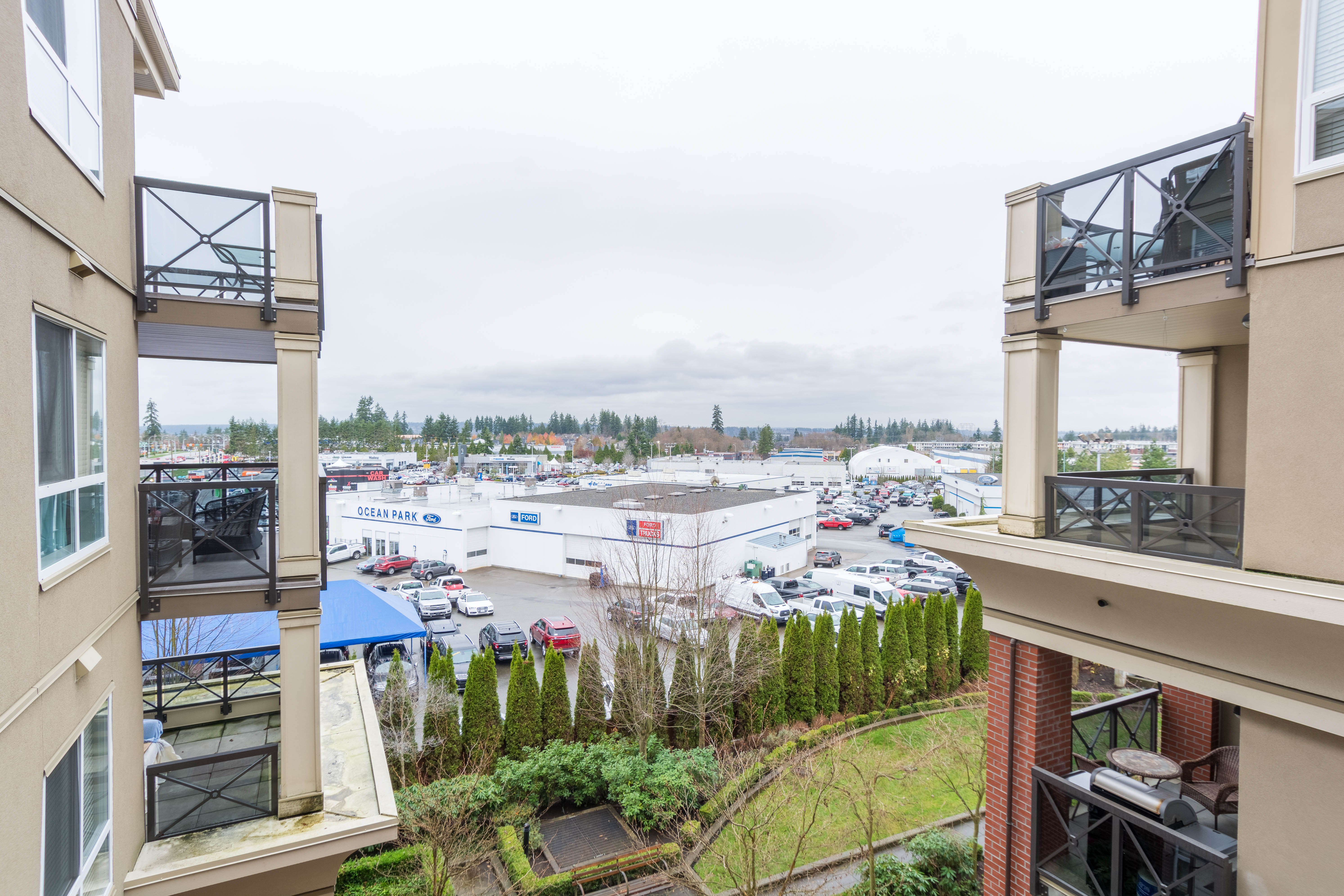 304-2970 King George Blvd, Surrey BC 4