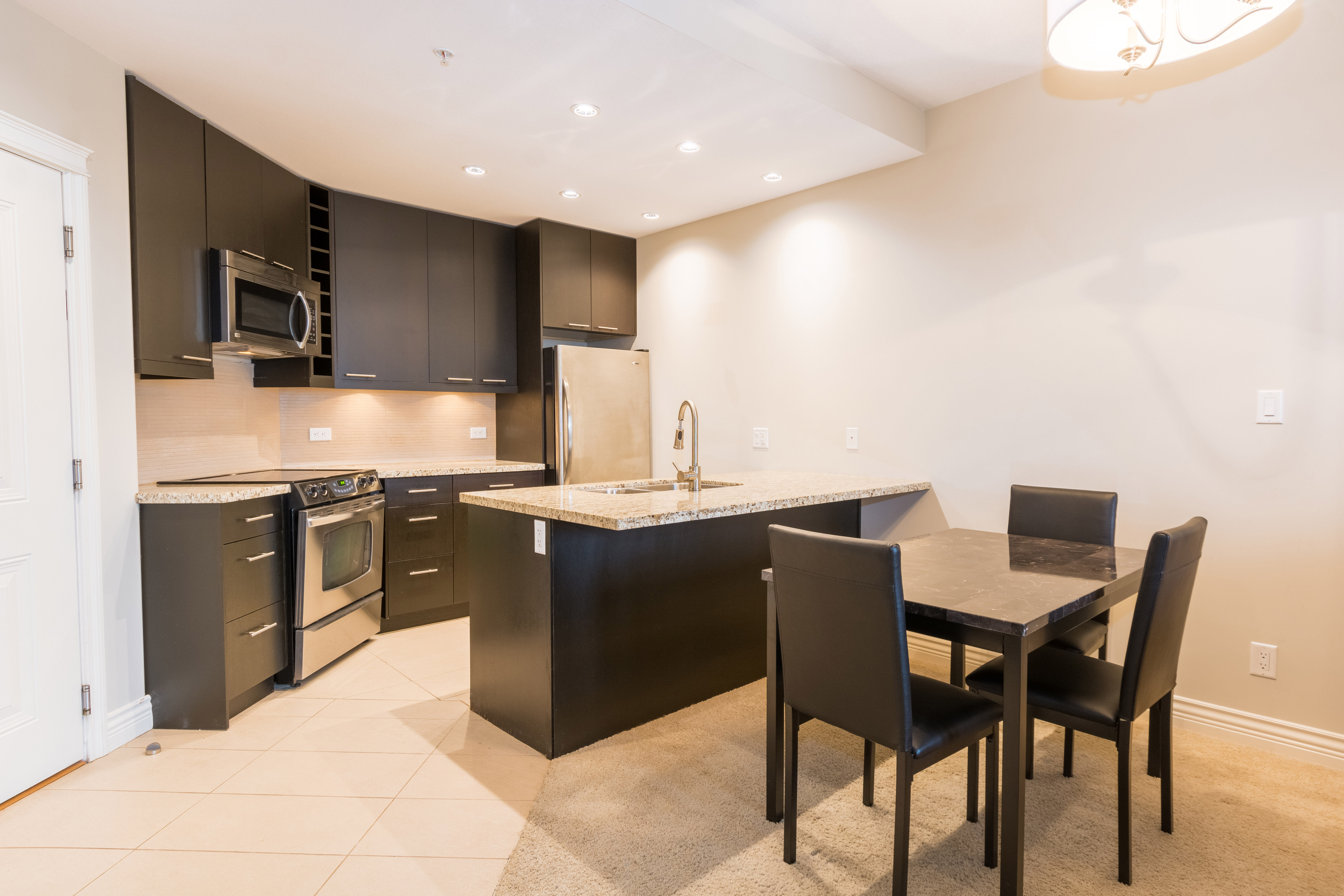 304-2970 King George Blvd, Surrey BC 7