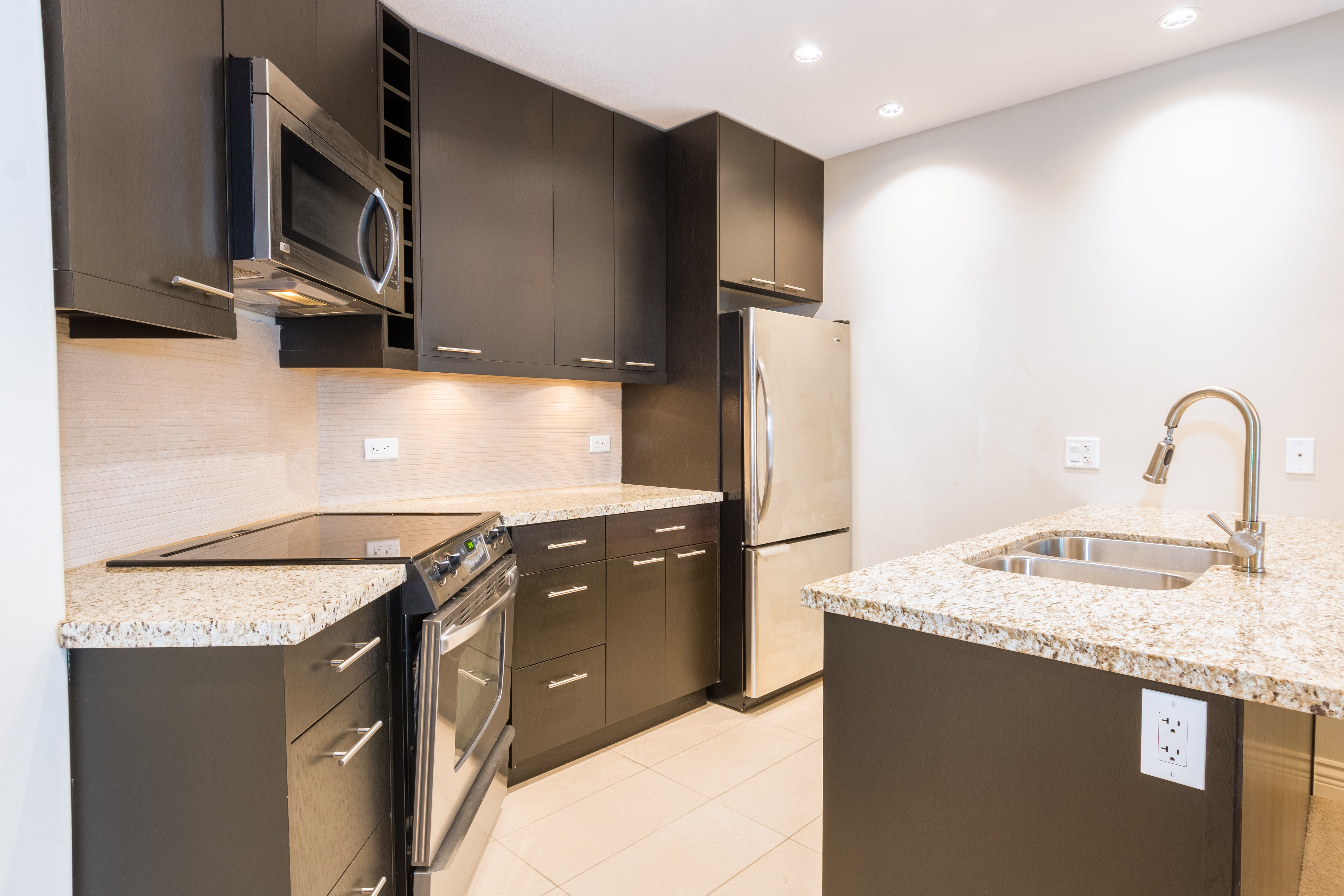 304-2970 King George Blvd, Surrey BC 8