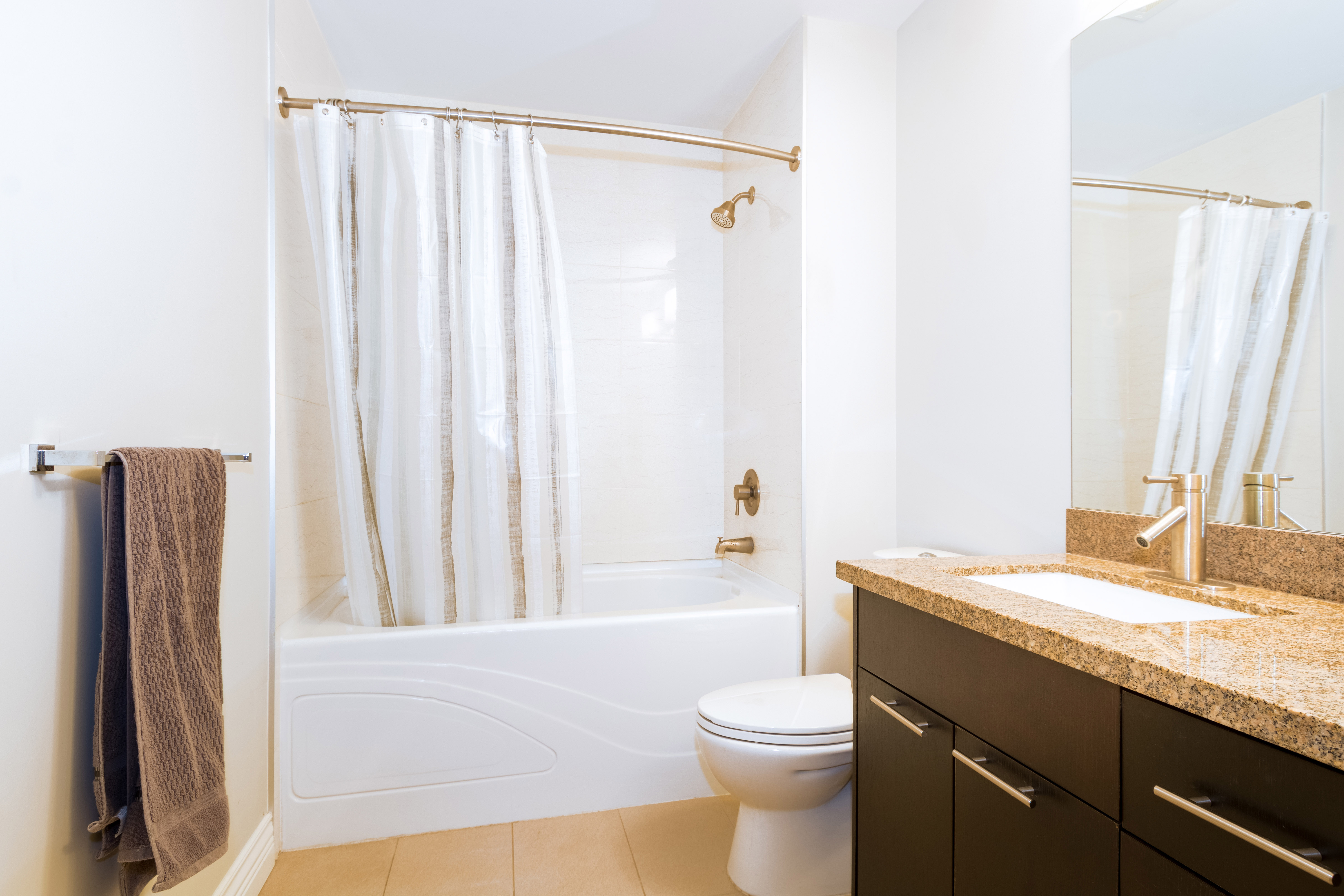 304-2970 King George Blvd, Surrey BC 13