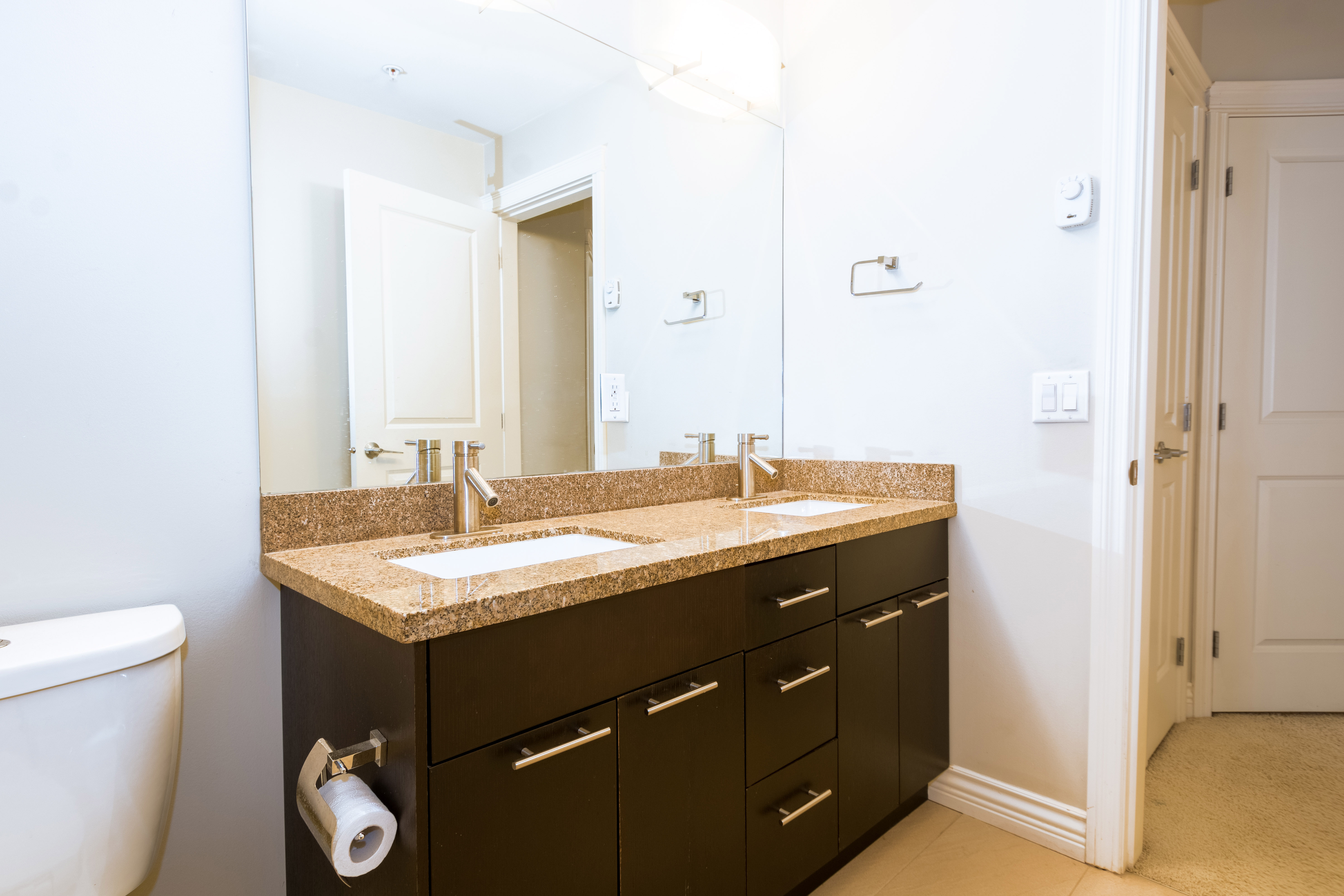 304-2970 King George Blvd, Surrey BC 14