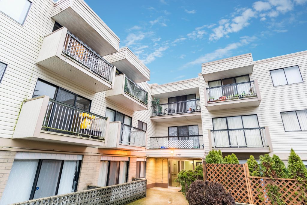 104-590 Whiting Way, Coquitlam V3J 3R9