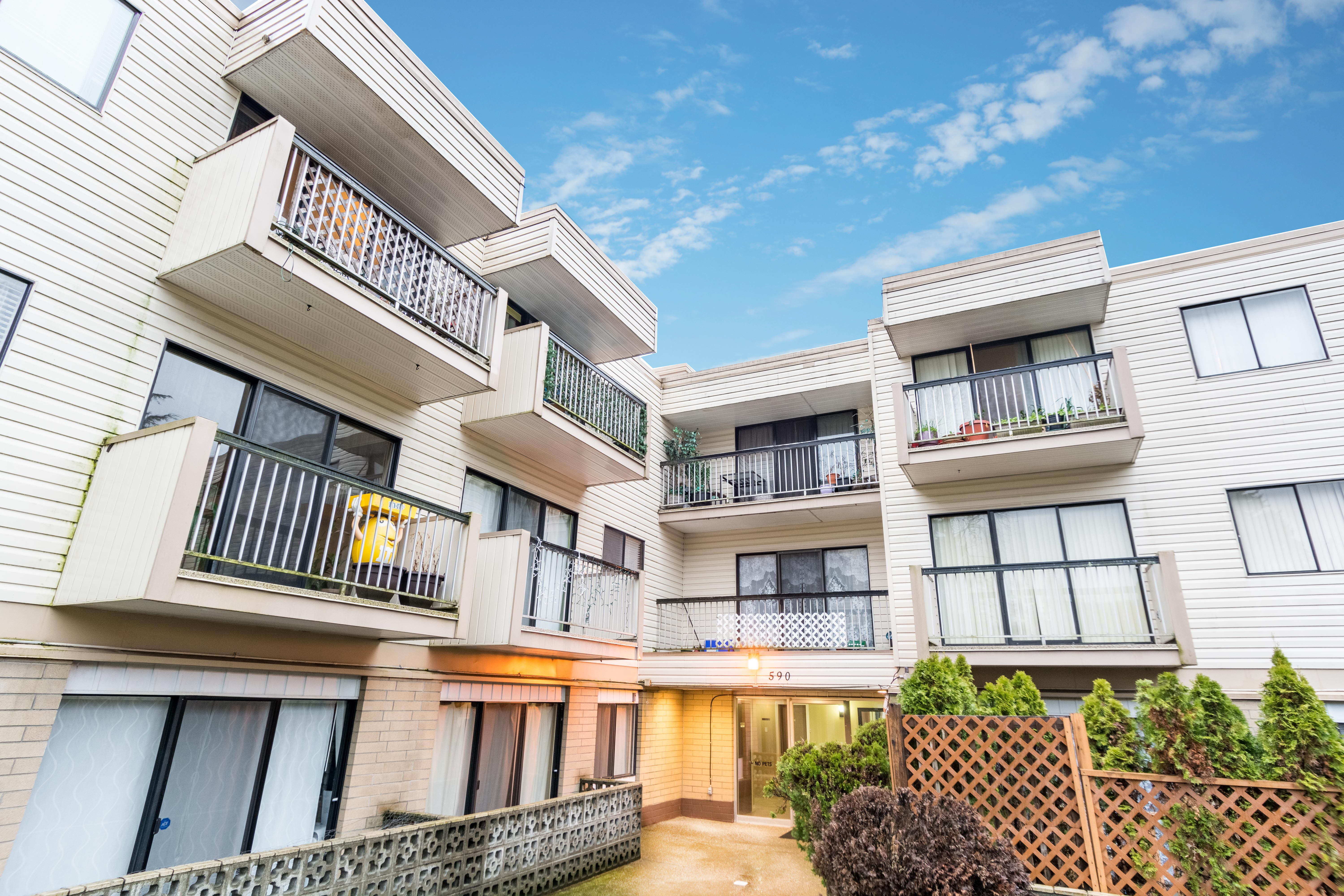 104-590 Whiting Way, Coquitlam V3J 3R9