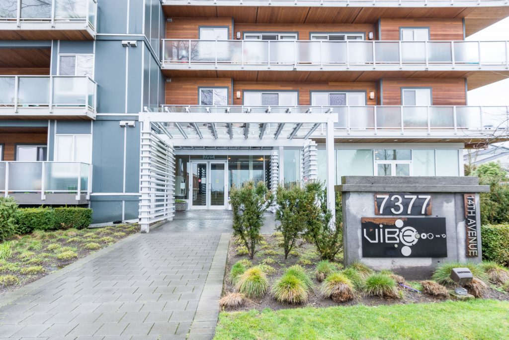 201-7377 14th Ave, Burnaby V3N 1Z7 14