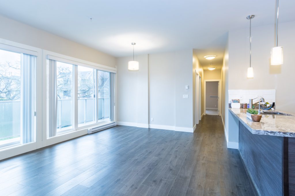 201-7377 14th Ave, Burnaby V3N 1Z7 3