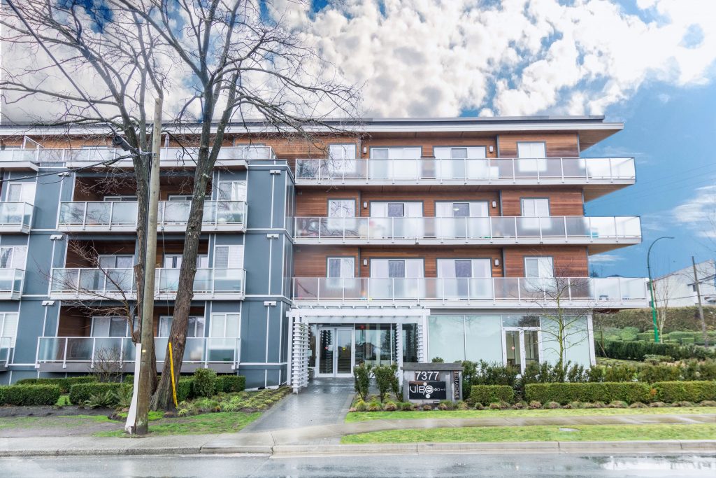 201-7377 14th Ave, Burnaby BC V3N 1Z7