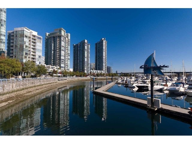 702-212 Davie Street, Vancouver BC 2