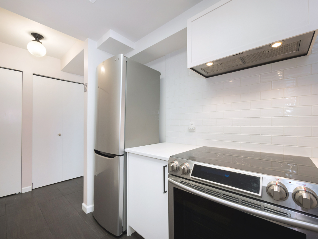 702-212 Davie Street, Vancouver BC 14