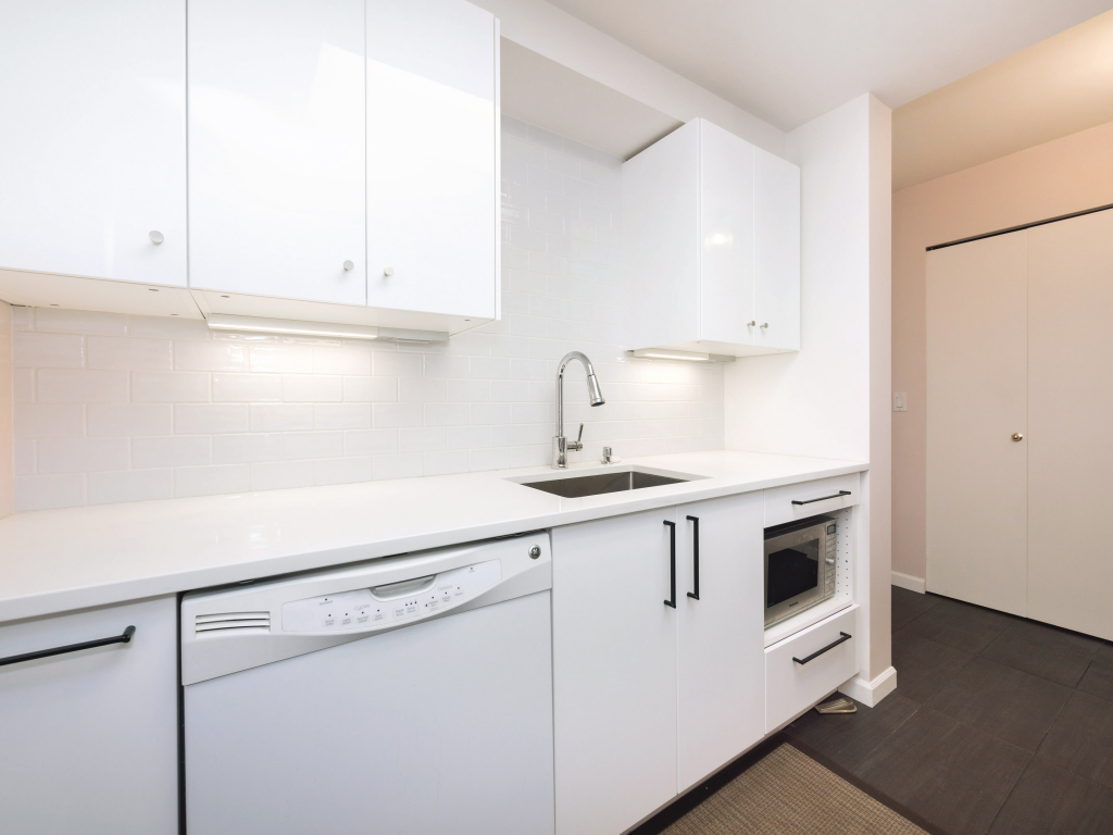 702-212 Davie Street, Vancouver BC 13