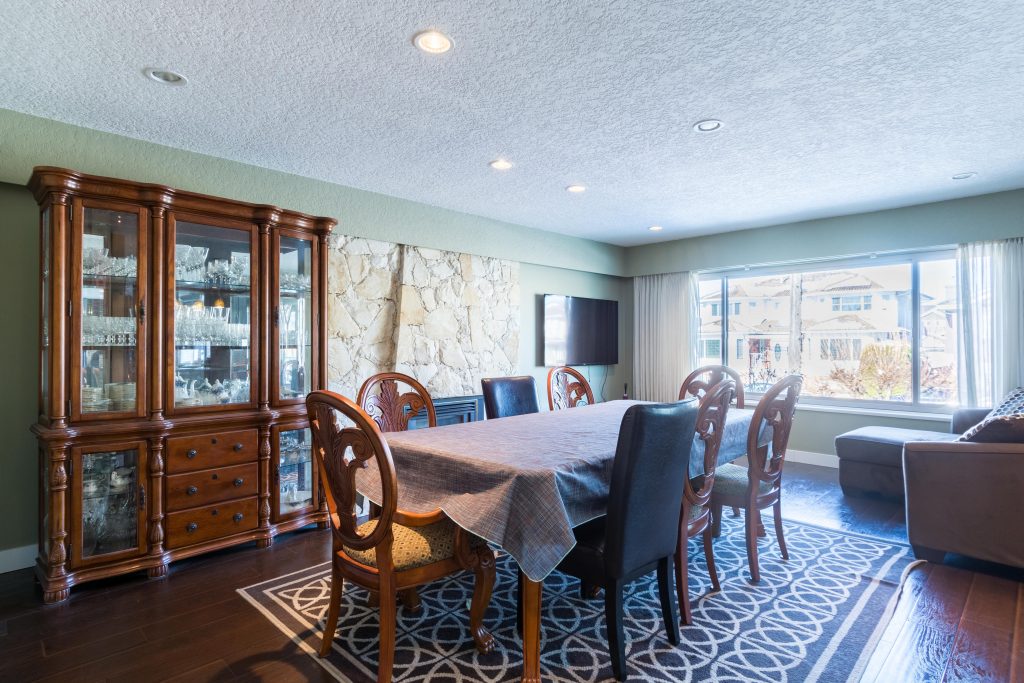 8050 14th Ave, Burnaby V3N 2B6 14