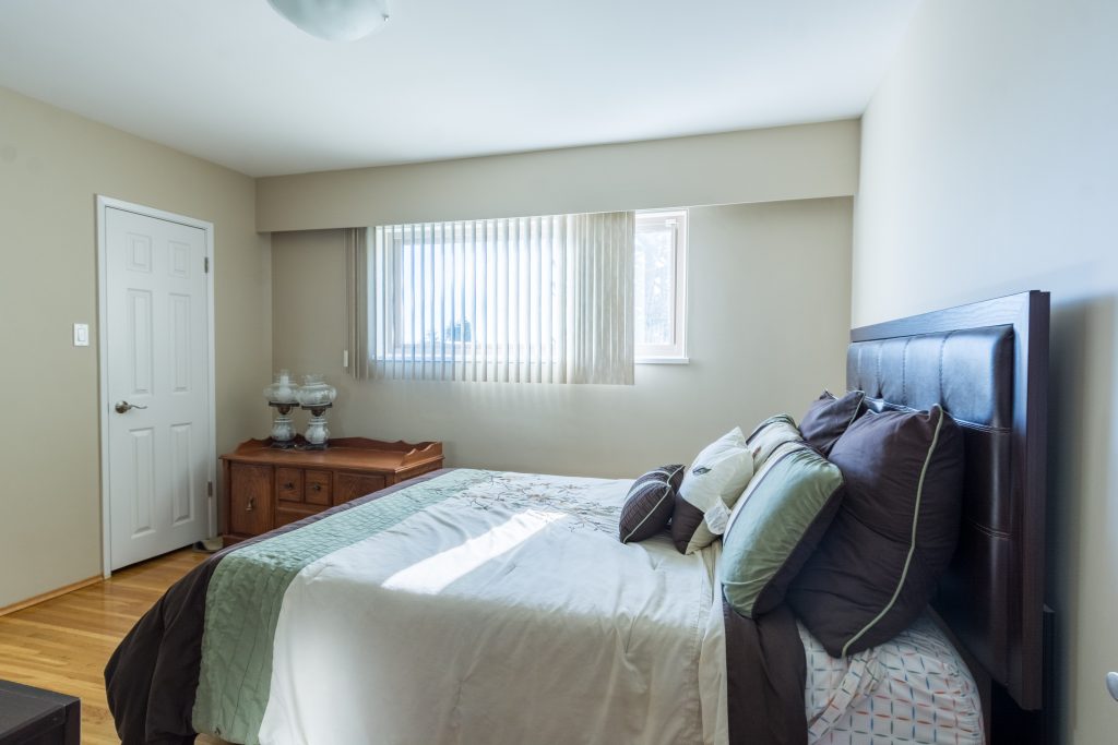 8050 14th Ave, Burnaby V3N 2B6 7