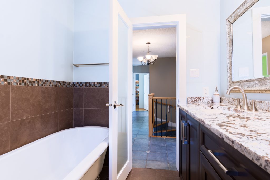 8050 14th Ave, Burnaby V3N 2B6 4