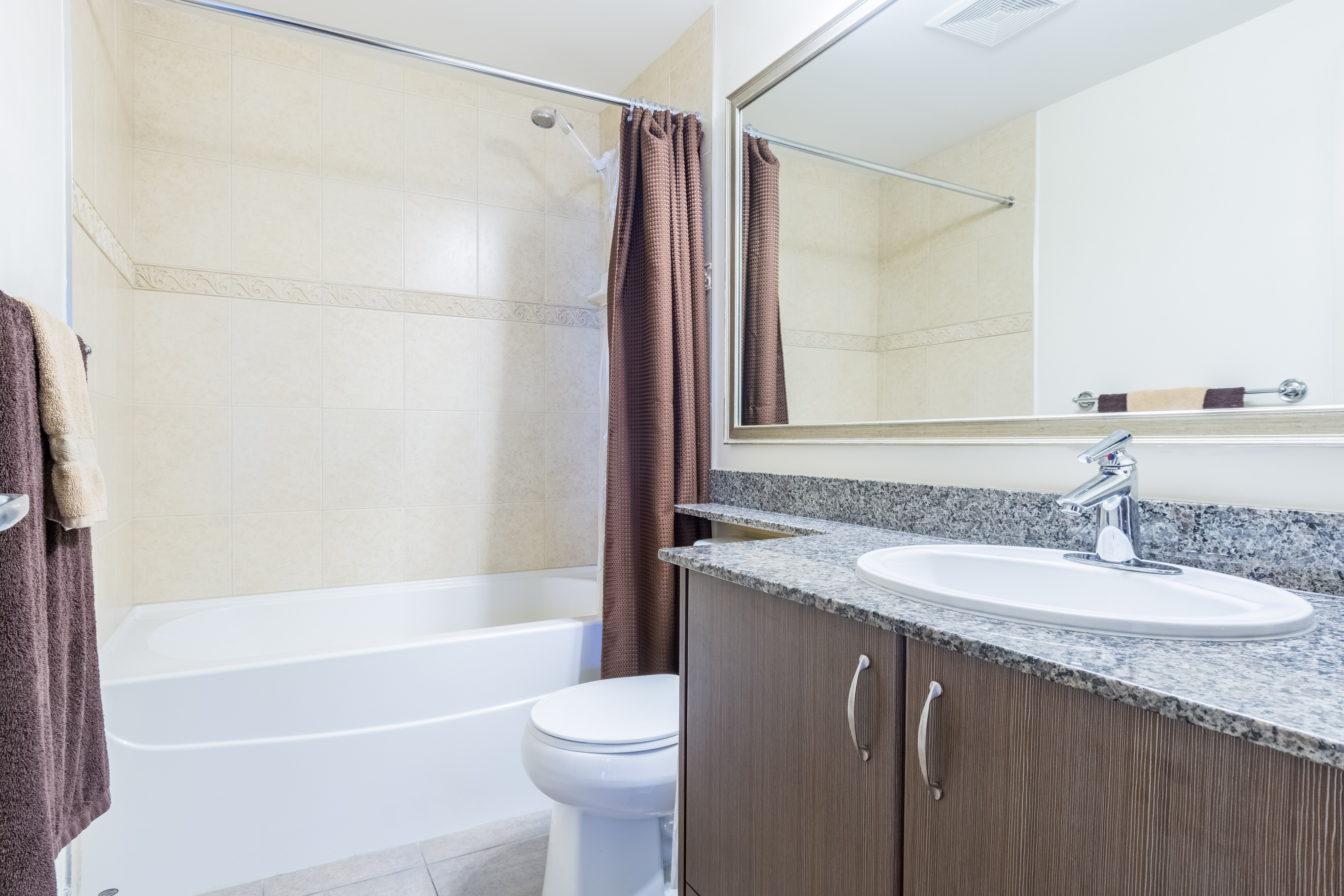 2010-898 Carnarvon Street, New Westminster BC 11