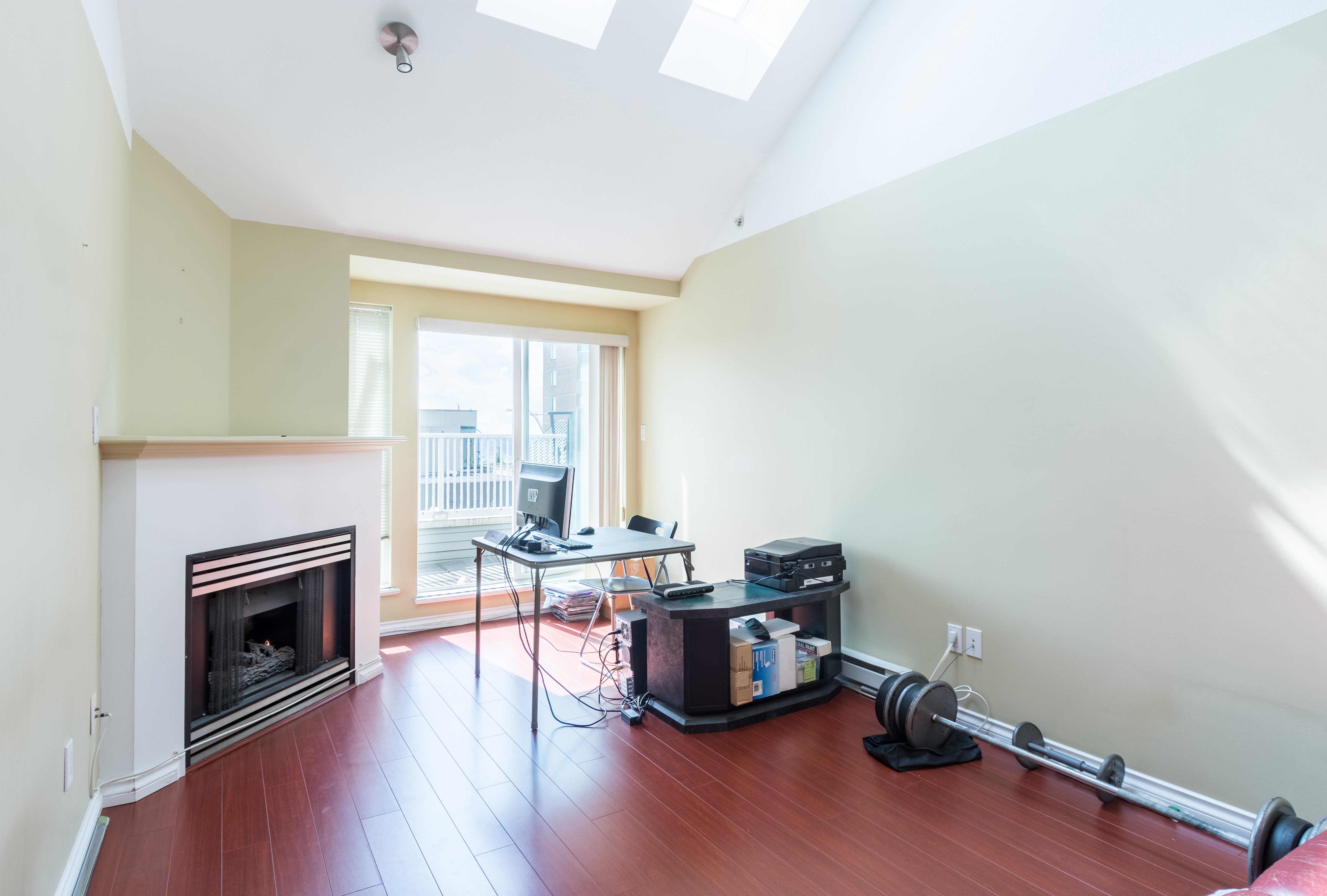 401-3939 Hastings Street, Burnaby BC 4
