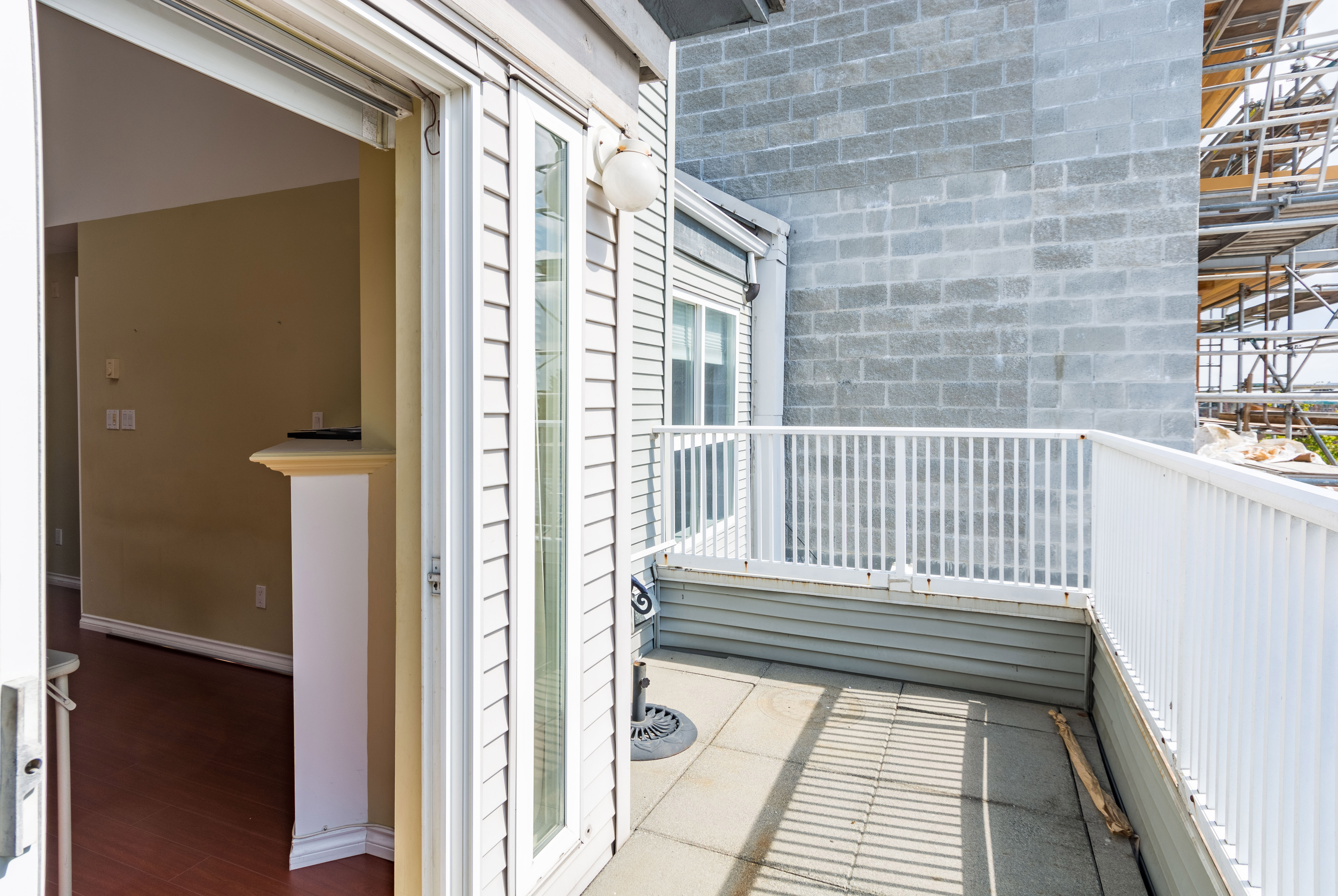 401-3939 Hastings Street, Burnaby BC 14